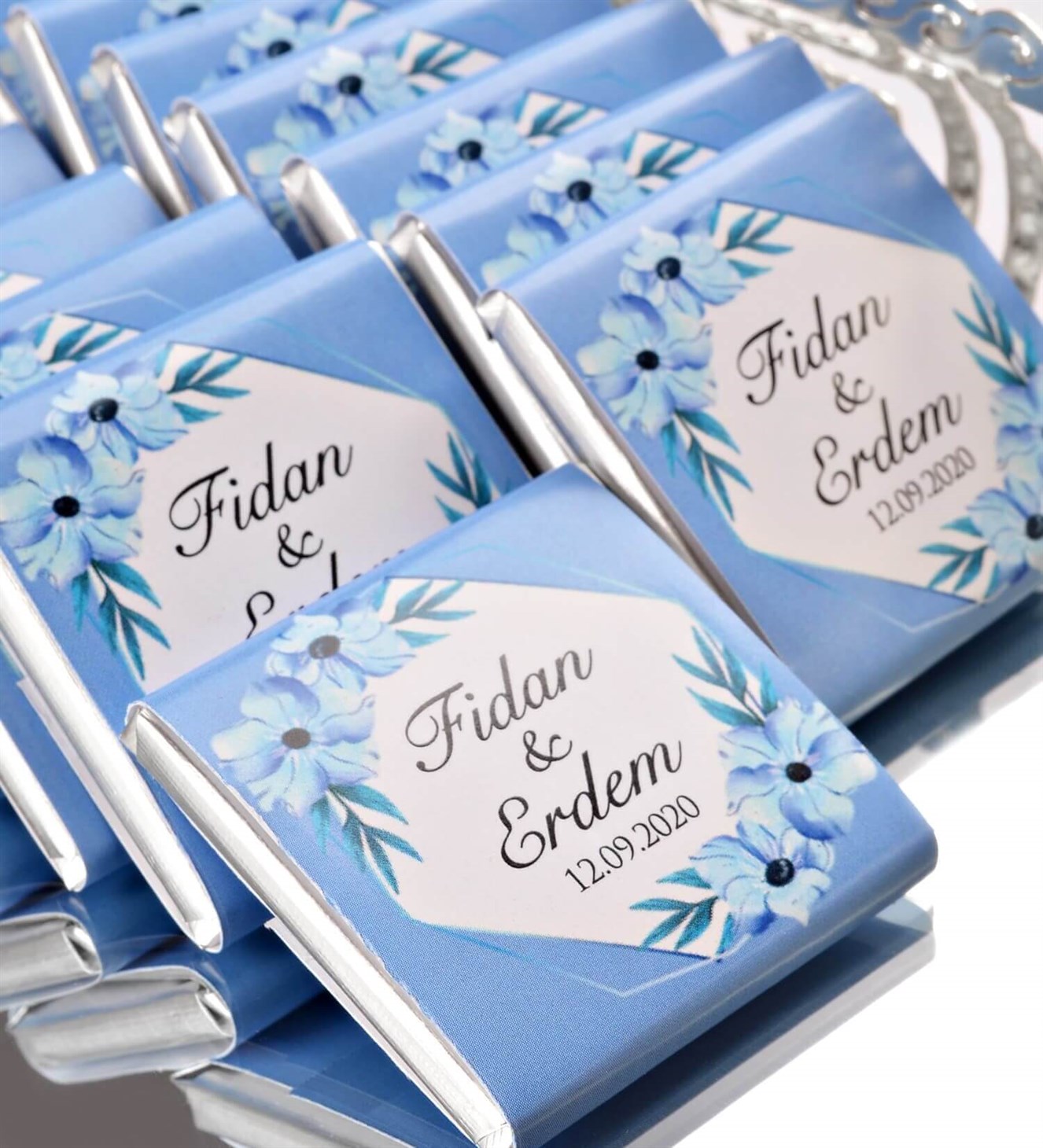 Mavi Çiçekli Dallar İsimli ve Tarihli 50 Adet Söz & Nişan Çikolatası