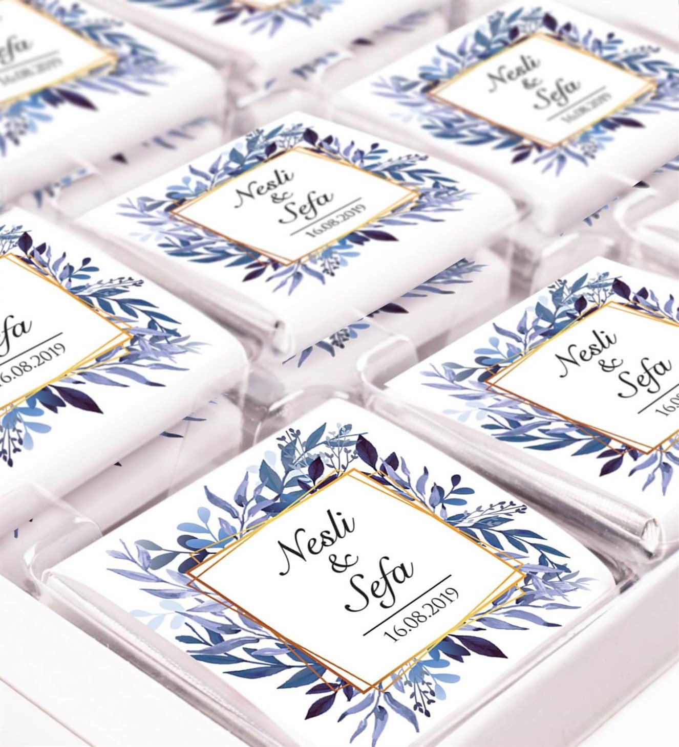 Mavi Çiçekli Dallı İsimli ve Tarihli Kutulu Söz & Nişan Çikolatası