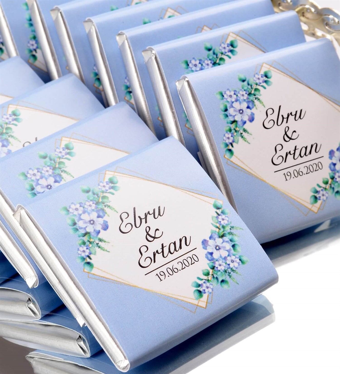 Mavi Çiçekli Tarihli ve İsimli 50 Adet Söz & Nişan Çikolatası