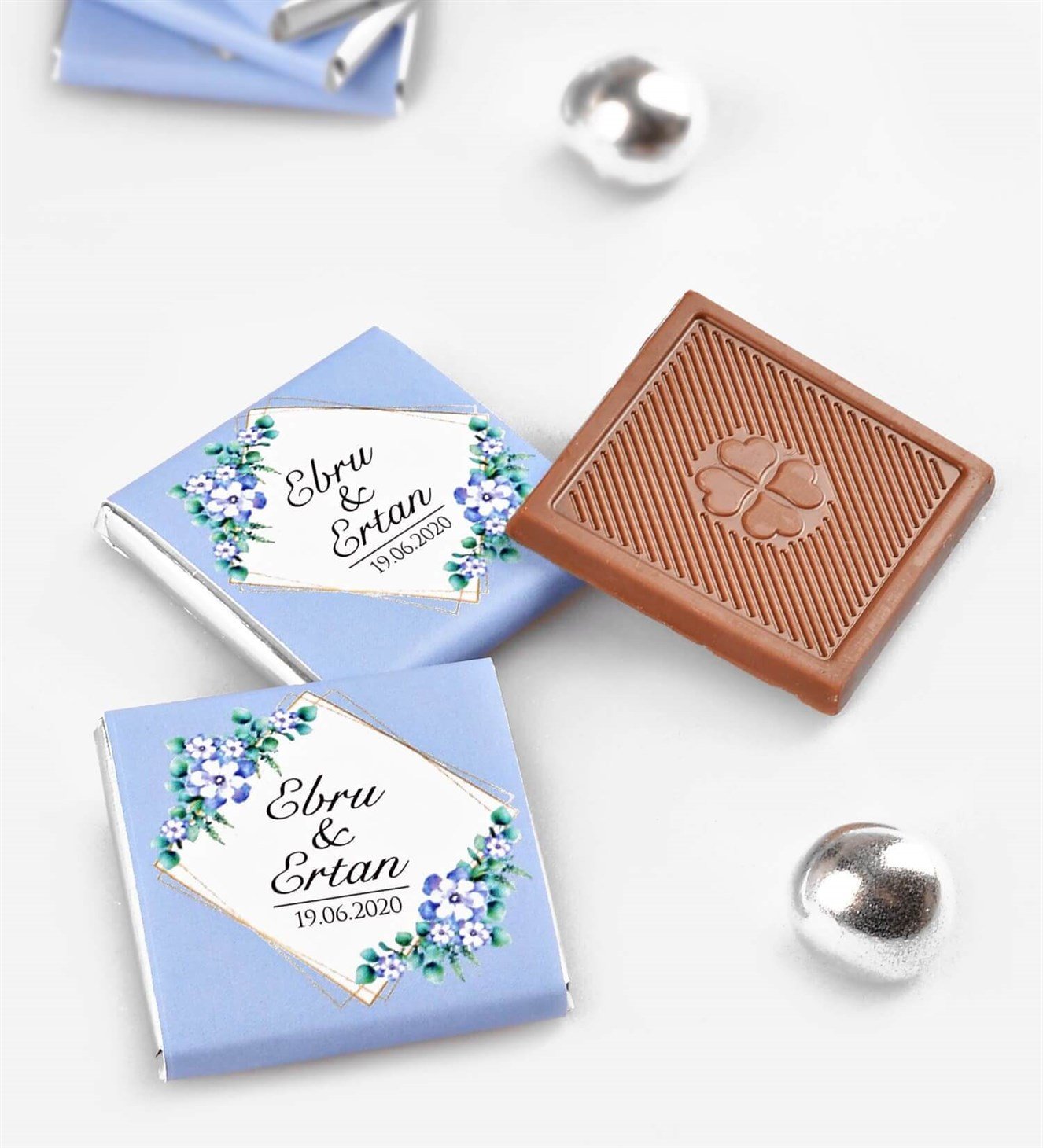 Mavi Çiçekli Tarihli ve İsimli 50 Adet Söz & Nişan Çikolatası