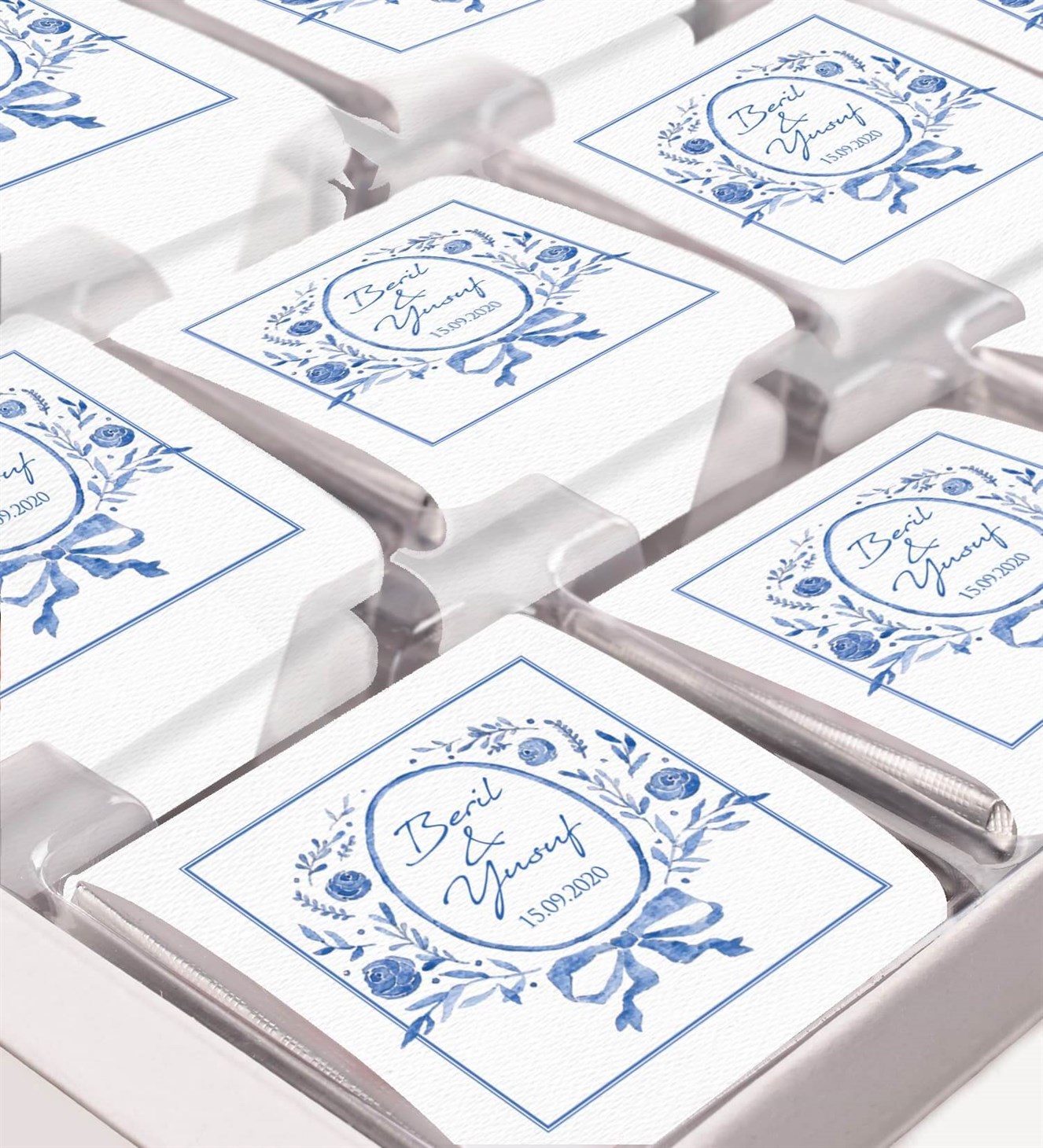 Mavi Fiyonklu Çiçekler İsimli ve Tarihli Kutulu Söz & Nişan Çikolatası