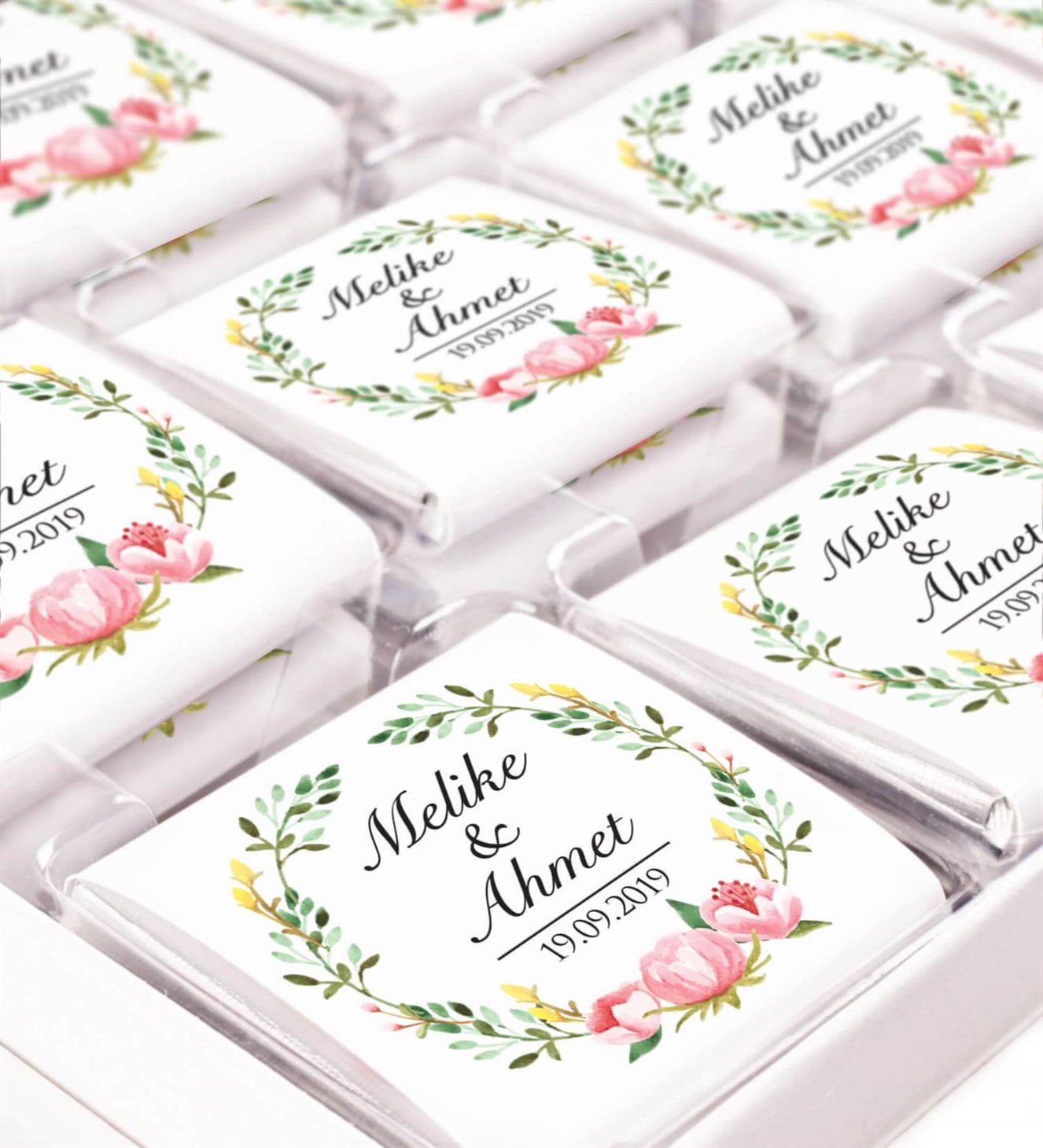 Mint Yeşilli Pemmbe Çiçekler İsimli ve Tarihli Kutulu Söz & Nişan Çikolatası