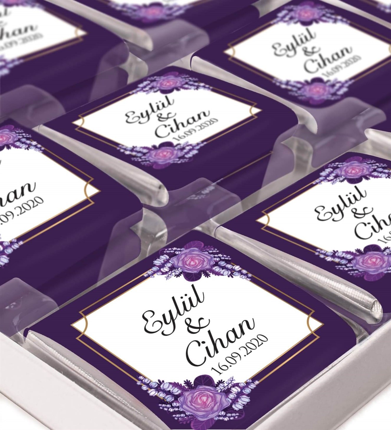 Mor Dallı Güller İsimli ve Tarihli Kutulu Söz & Nişan Çikolatası