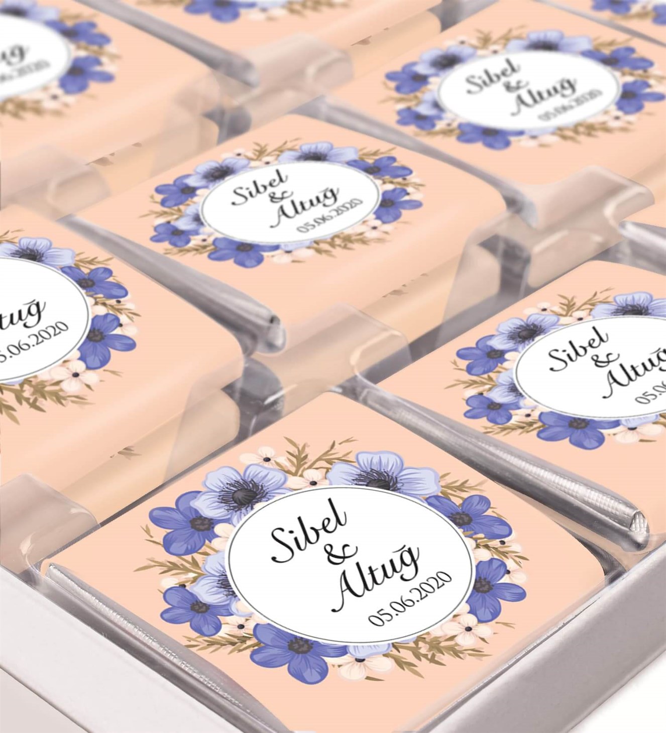 Morlu Lilalı Çiçekler İsimli ve Tarihli Kutulu Söz & Nişan Çikolatası