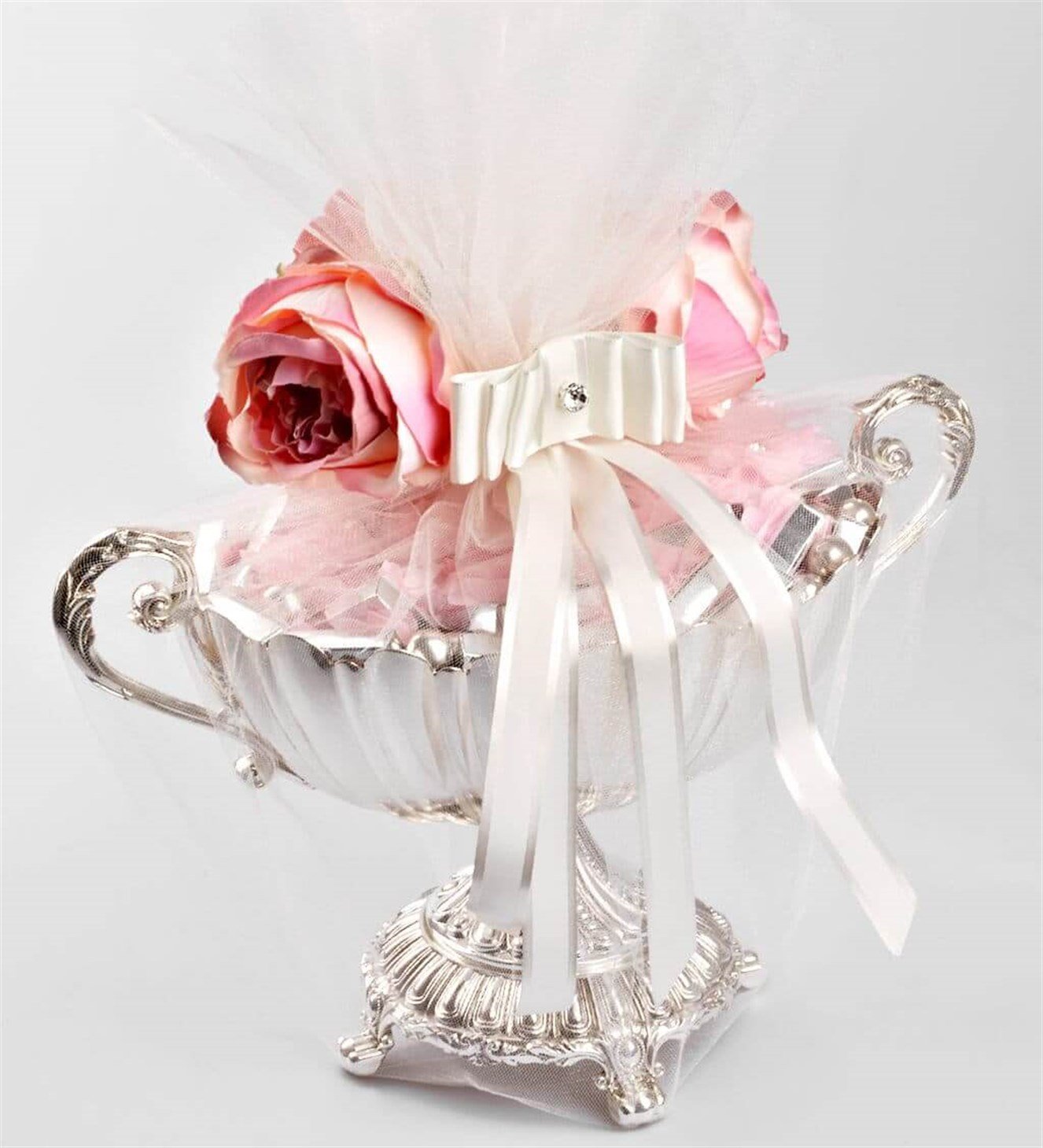 Pembe Çiçekler ve Gondol Söz & Nişan Çikolata Tepsisi