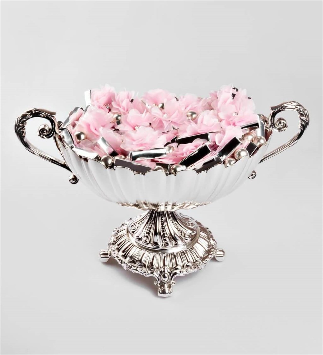 Pembe Çiçekler ve Gondol Söz & Nişan Çikolata Tepsisi