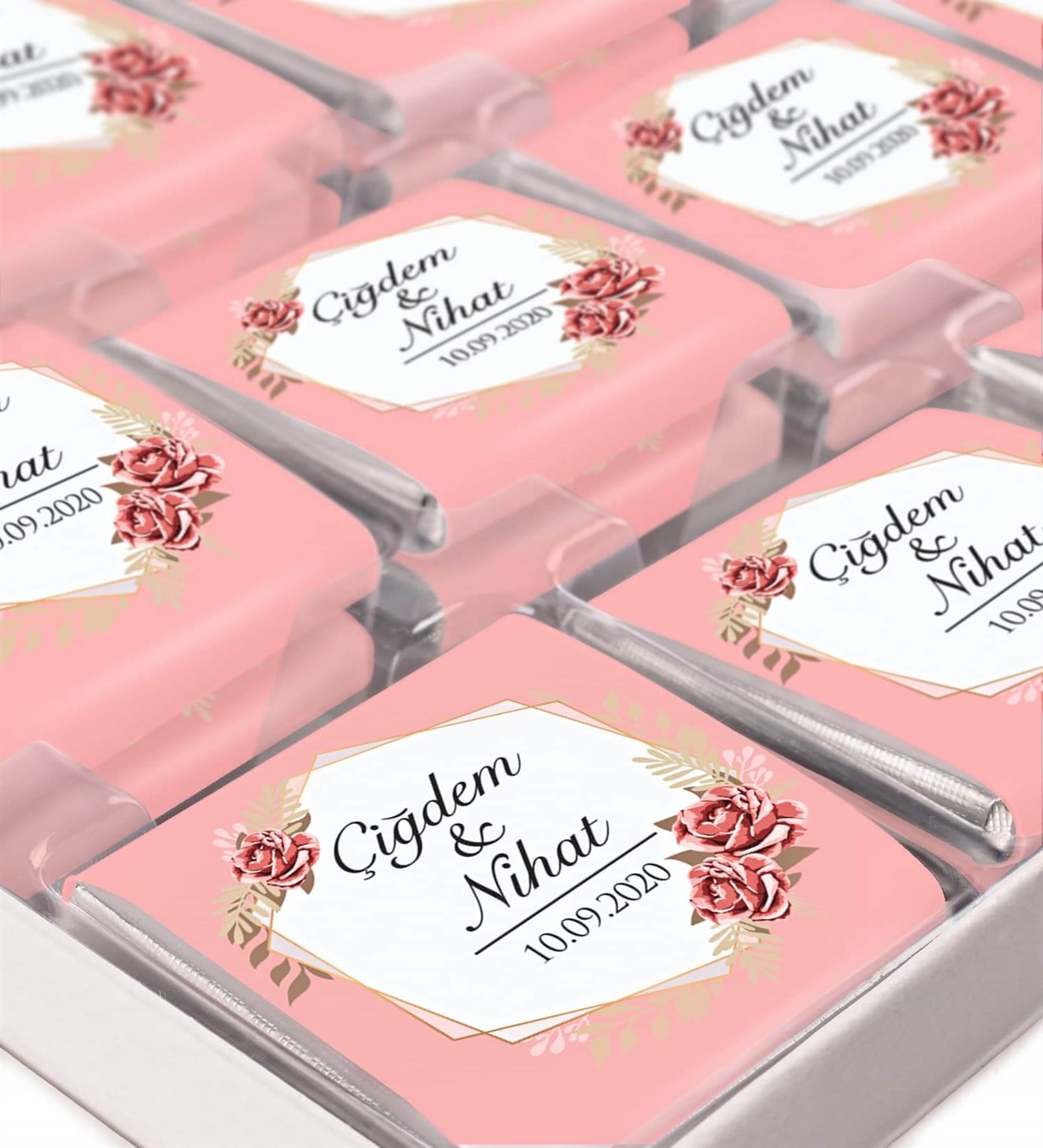 Pembeli Gül Kurusu Çiçekler İsimli ve Tarihli Kutulu Söz & Nişan Çikolatası