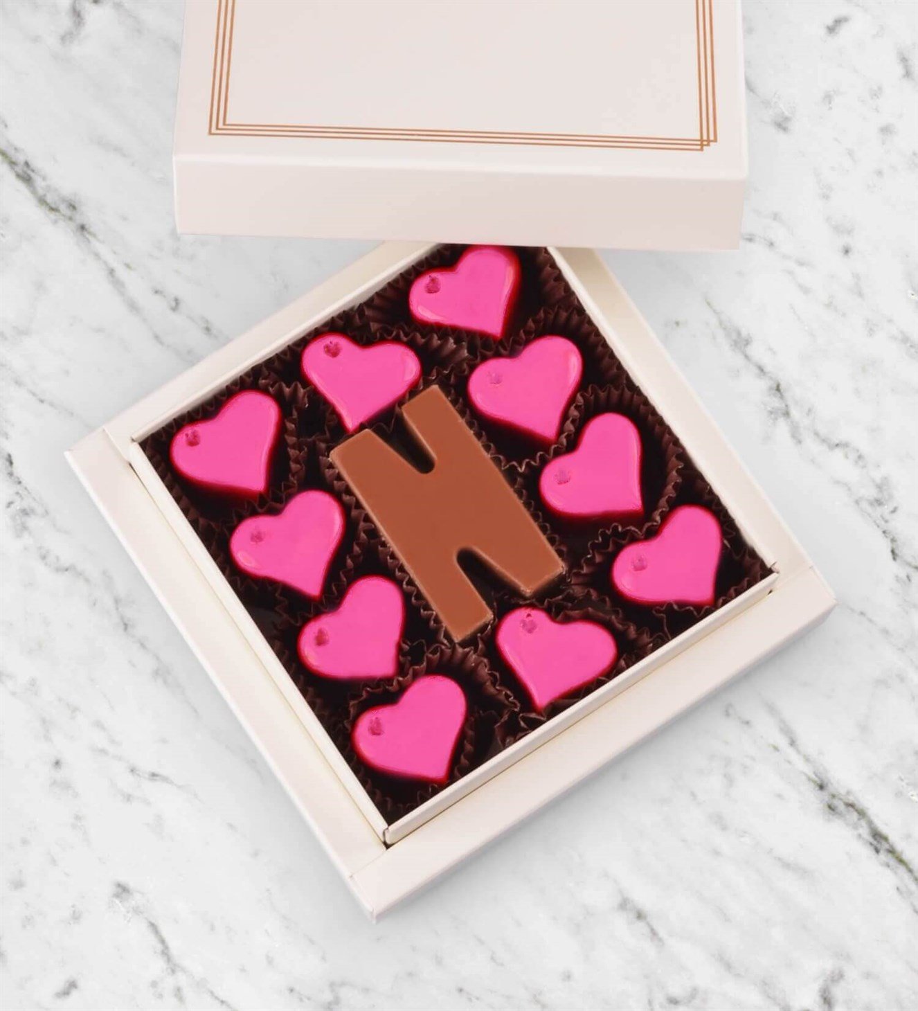 Sevgililer Gününe Özel Baş Harfli ve Pembe Kalpli Çikolata