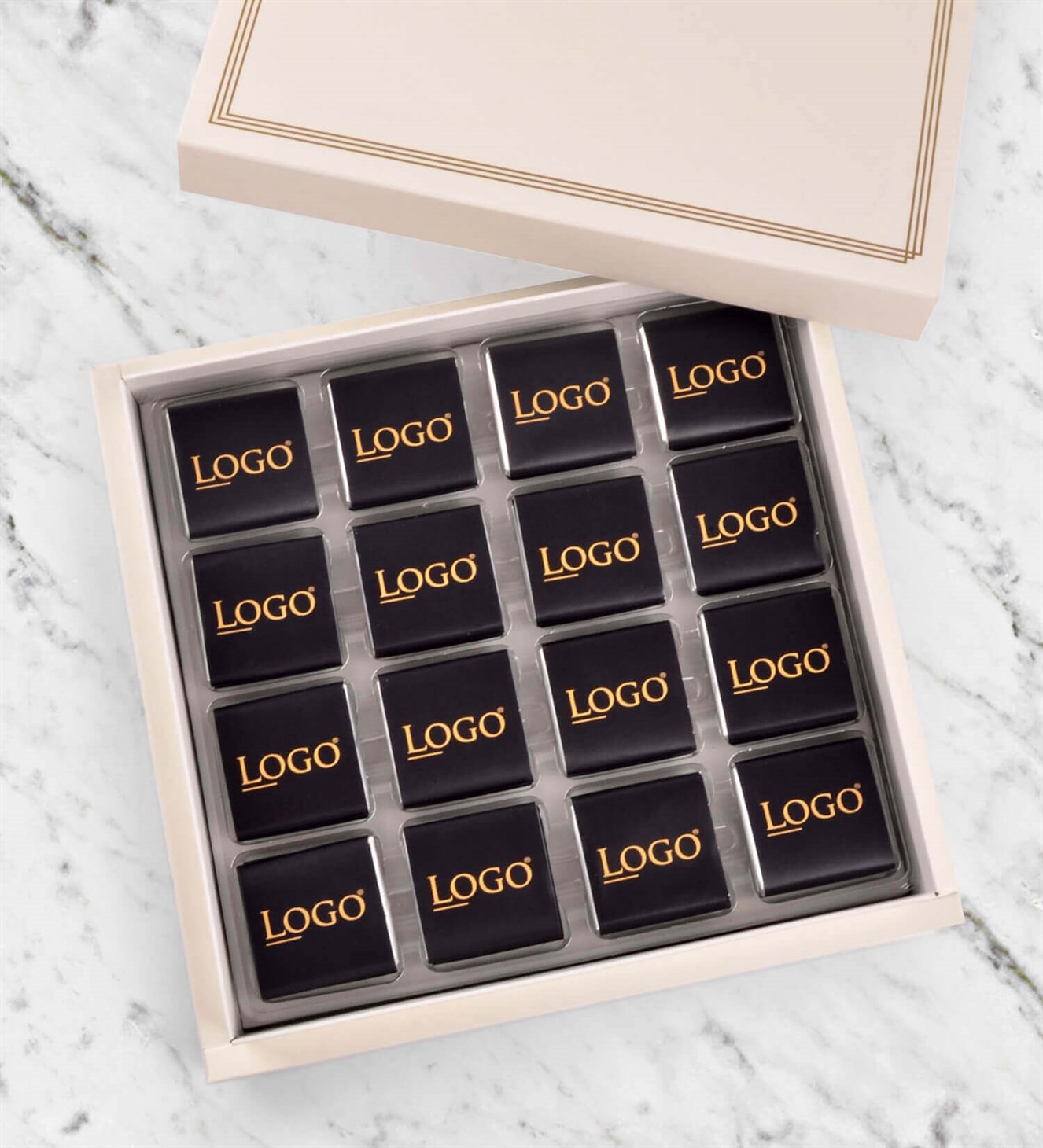 Siyah Firma Logolu Madlen Çikolata