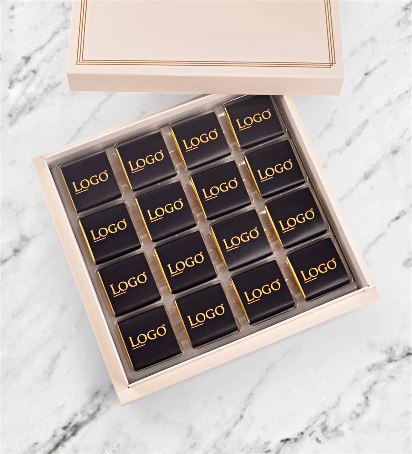 Siyah Firma Logolu Madlen Çikolata