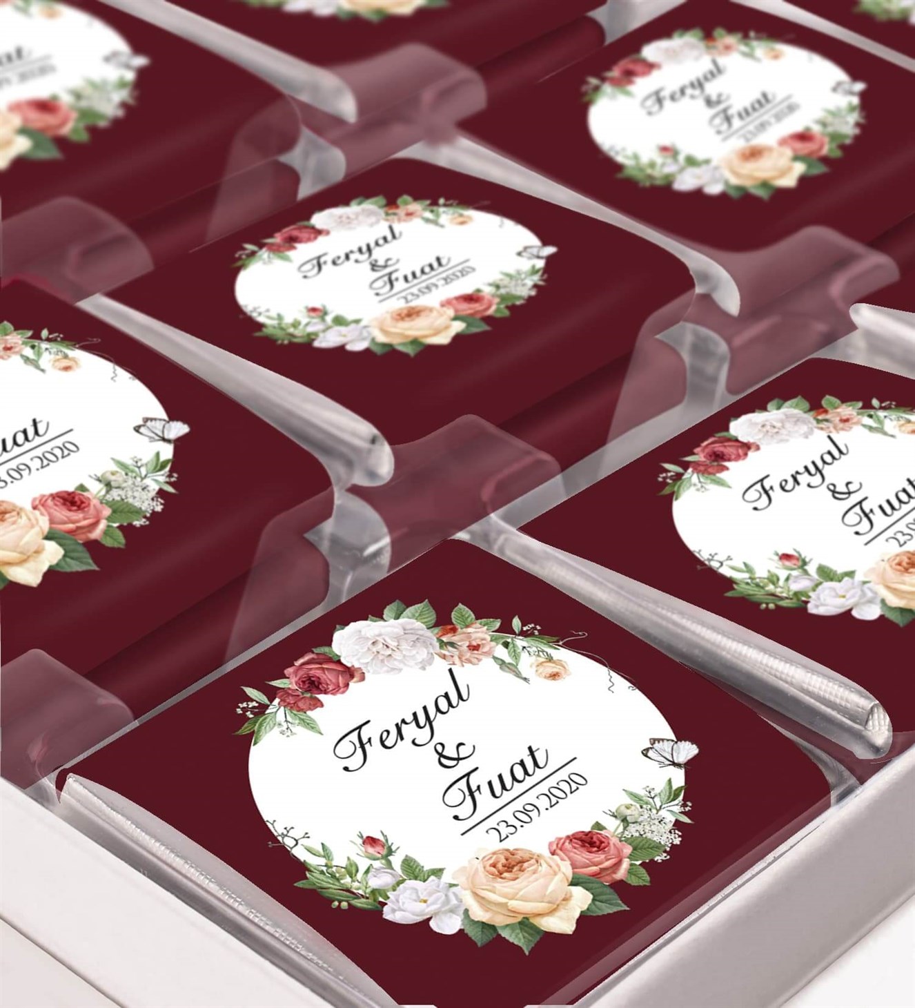 Soft Çiçekli Bordo İsimli ve Tarihli Kutulu Söz & Nişan Çikolatası