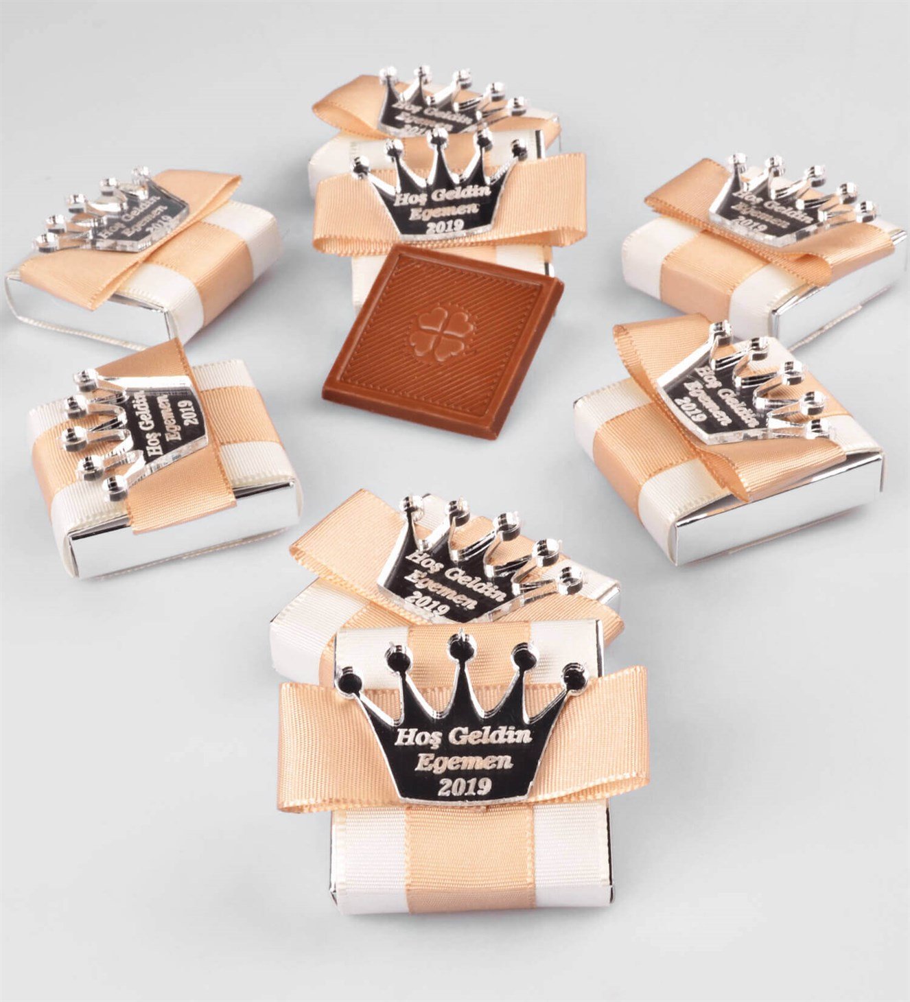 Taç Pleksili İsimli Erkek Bebek Çikolatası