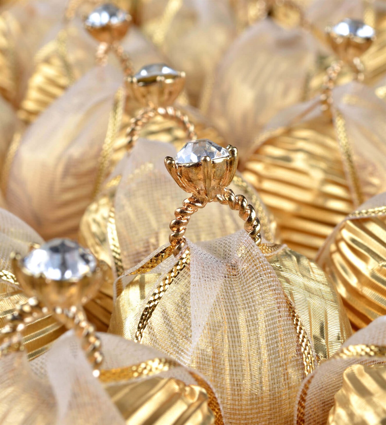 Tek Taş Yüzüklü Gold Fındıklı Söz & Nişan Çikolatası