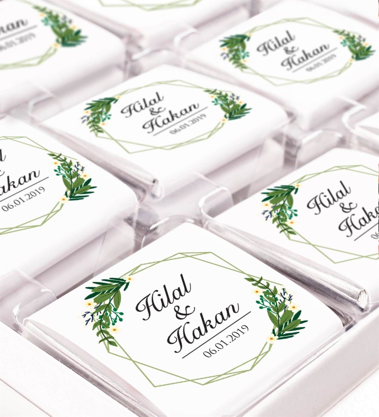 Yeşil Yapraklı İsimli ve Tarihli Kutulu Söz & Nişan Çikolatası