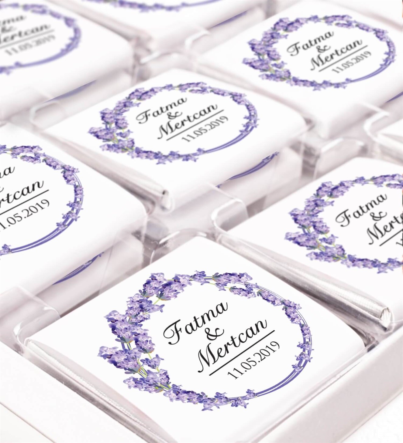 Zarif Mor Çiçekler İsimli ve Tarihli Kutulu Söz & Nişan Çikolatası