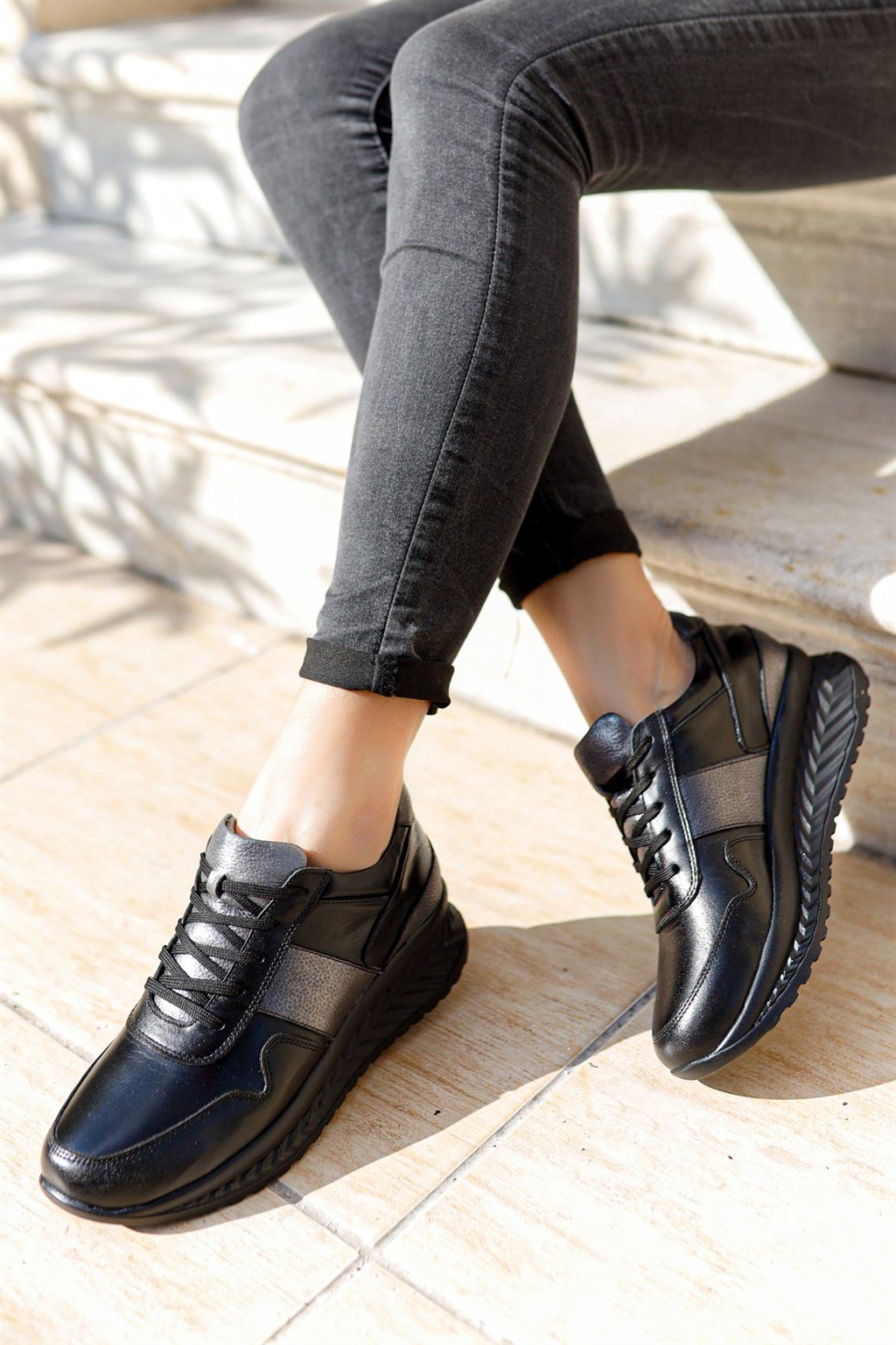 Hakiki Deri Siyah Kadın Deri Sneaker DP15-26163