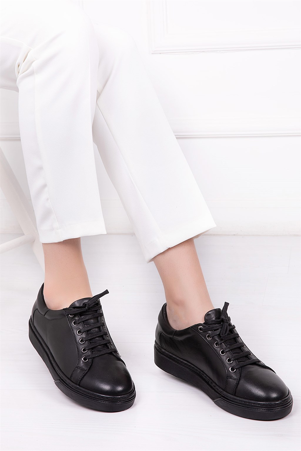 Hakiki Deri Siyah Kadın Sneaker TRC-0677