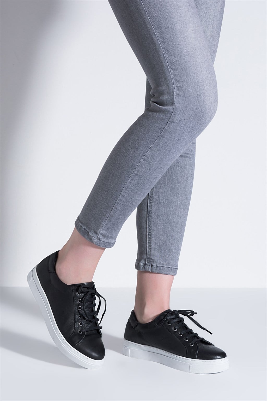 Hakiki Deri Siyah Kadın Sneaker VNS-M010