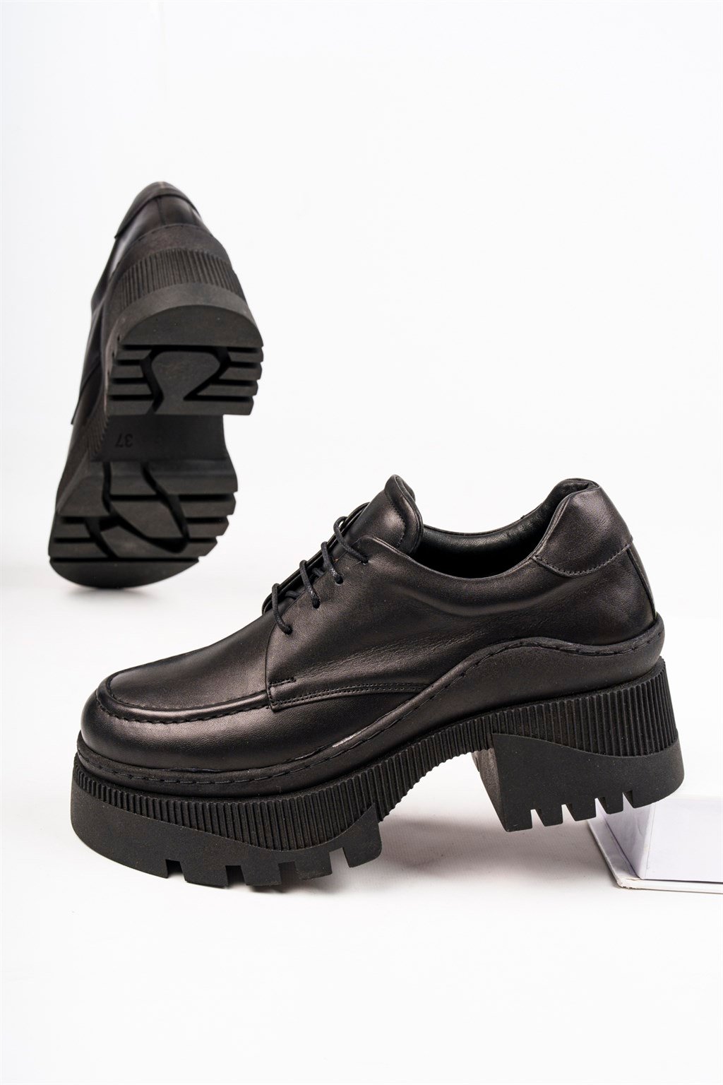 Hakiki Deri Siyah Tırtıklı Platform Taban Loafer Ayakkabı TRC-3003