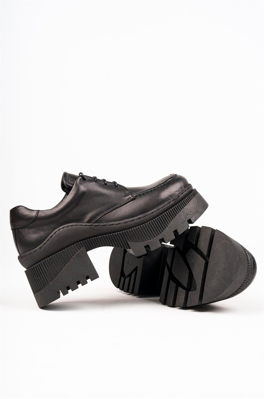 Hakiki Deri Siyah Tırtıklı Platform Taban Loafer Ayakkabı TRC-3003