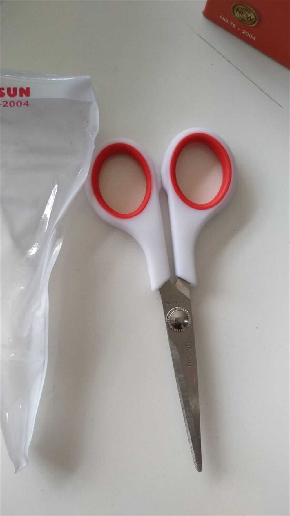 plastik saplı çelik keskin makası