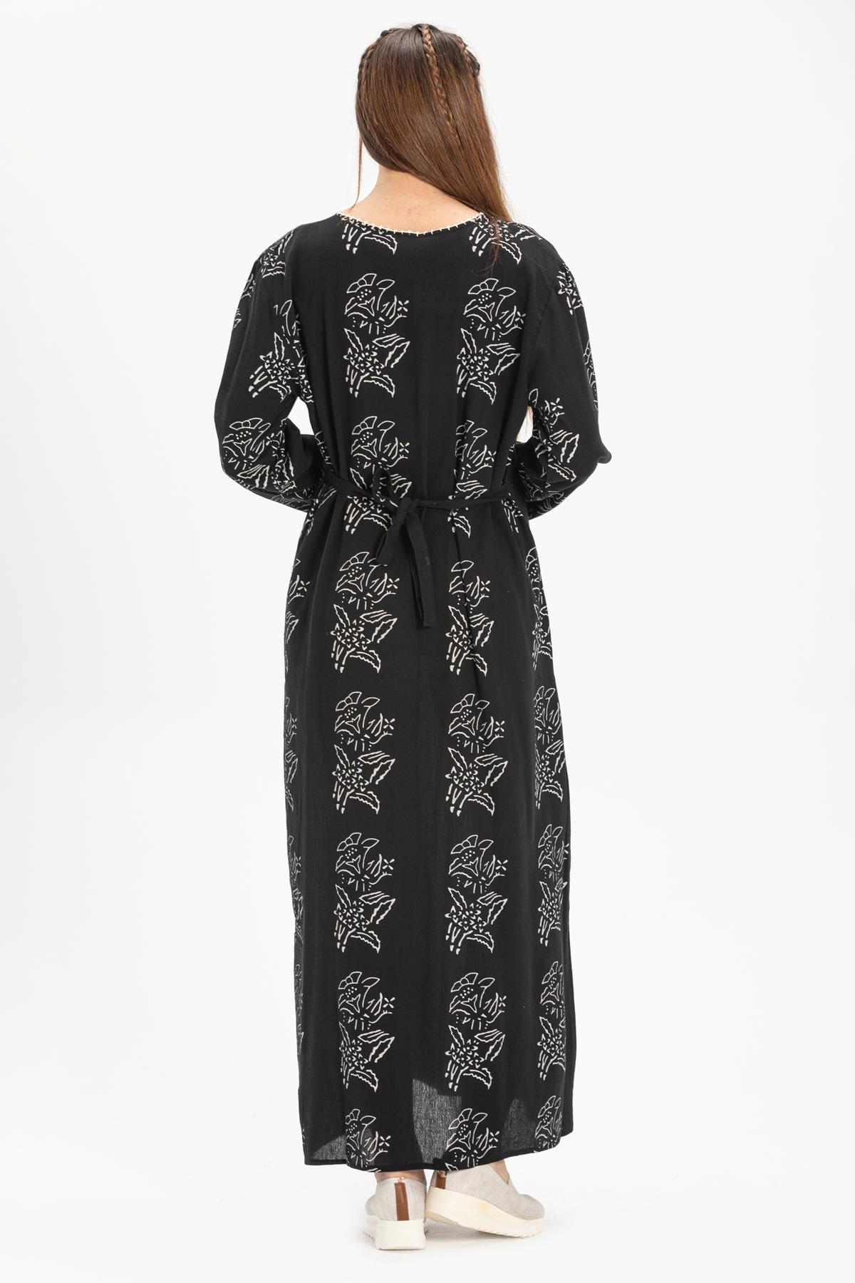 Büyük Beden Uzun Kol Şile Bezi Baskılı Uzun Elbise Zambak Desen Siyah Syh