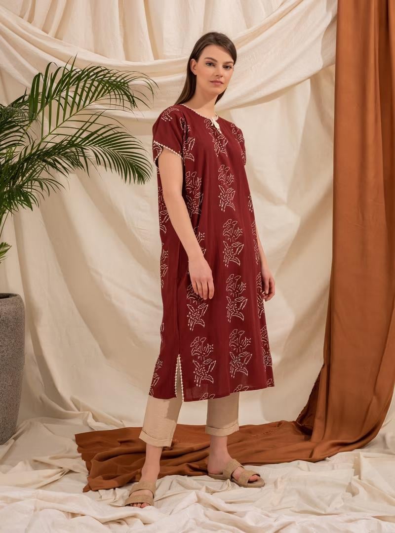 Kısa Kol Şile Bezi Baskılı Midi Boy Elbise Zambak Desen Bordo Brd