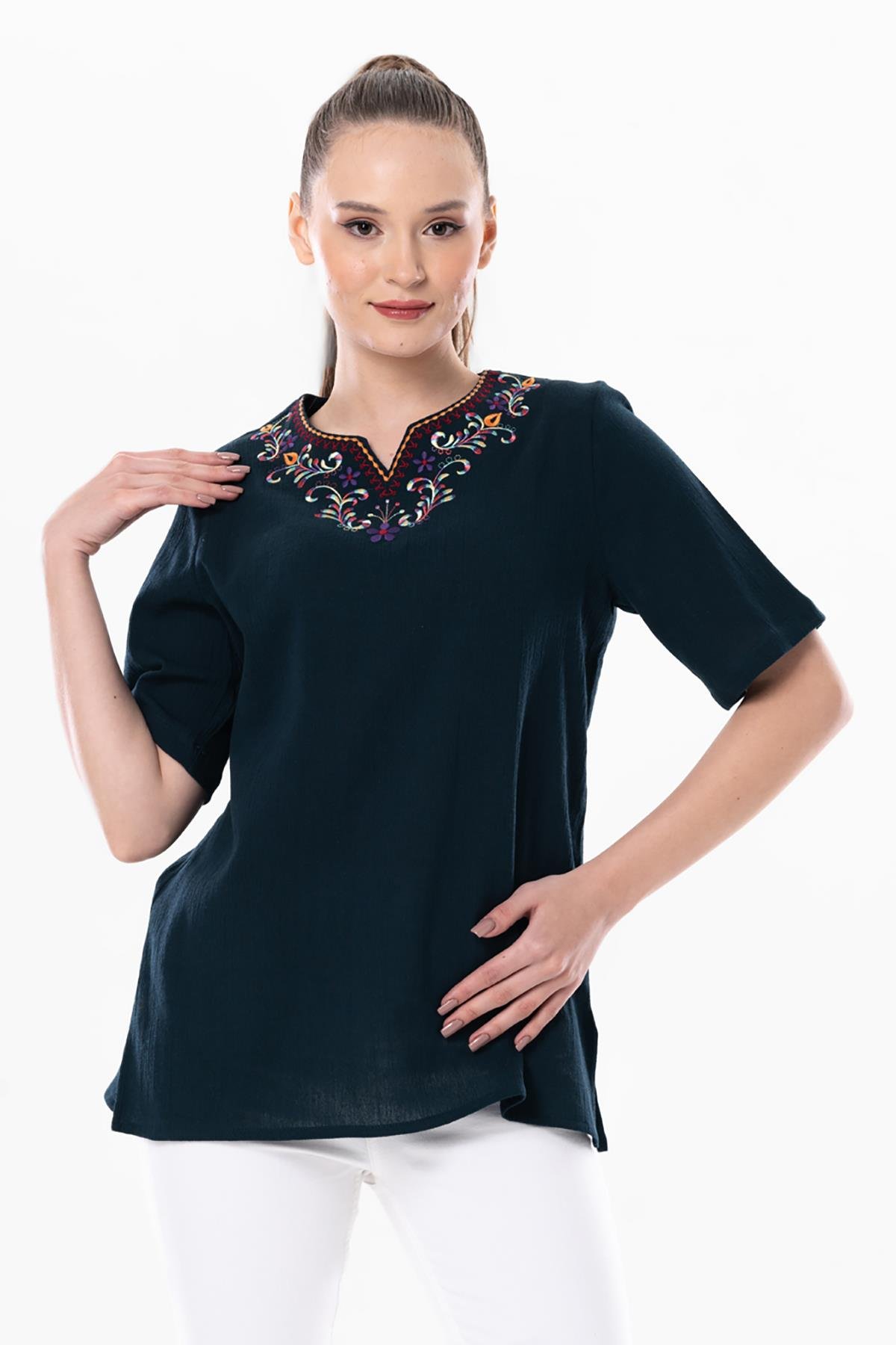 Kısa Kol Şile Bezi Gökkuşağı Nakış Detaylı Yazlık Bluz Petrol Ptrl