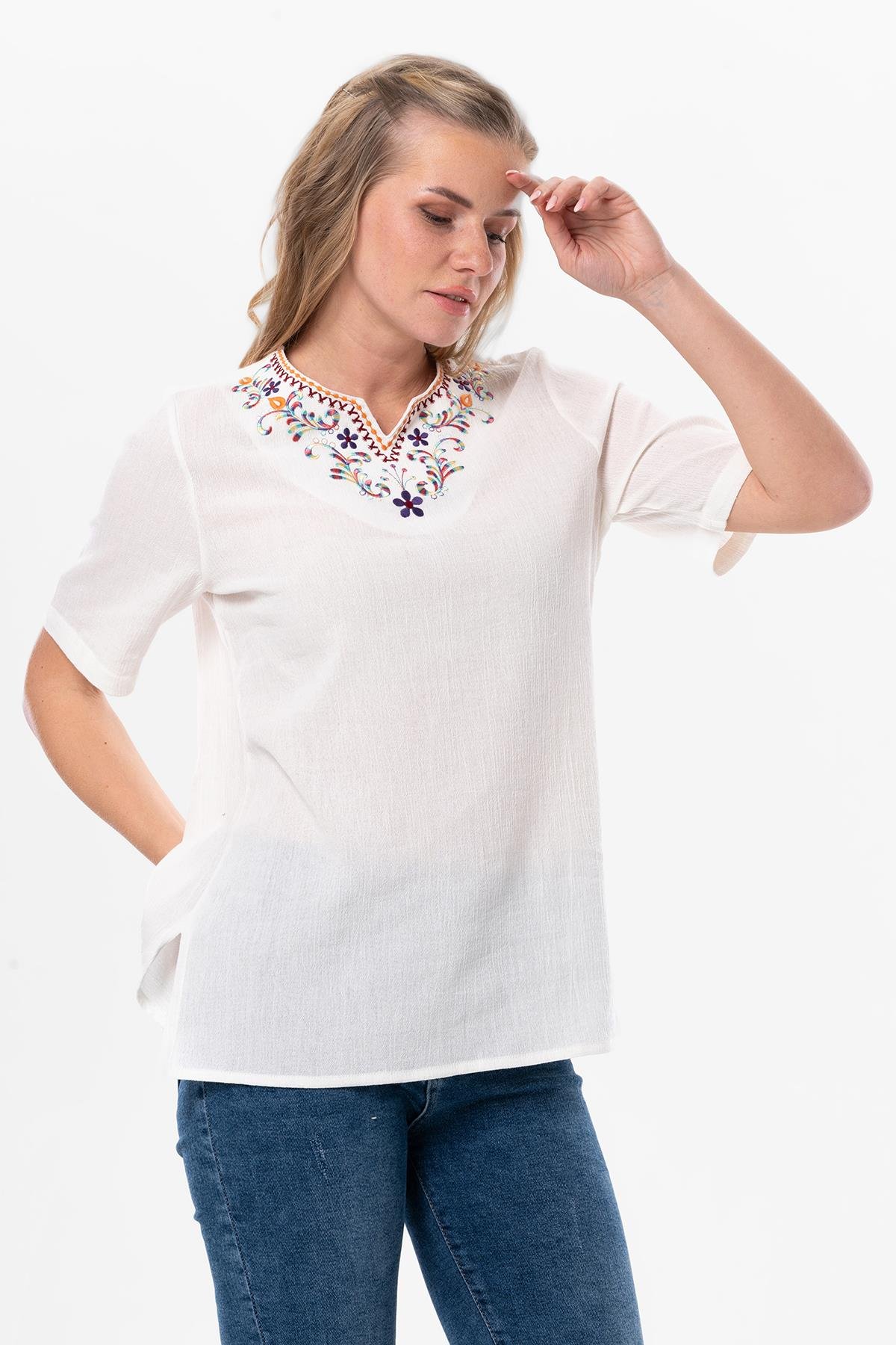 Kısa Kol Şile Bezi Gökkuşağı Nakış Detaylı Yazlık Bluz Krem Krm