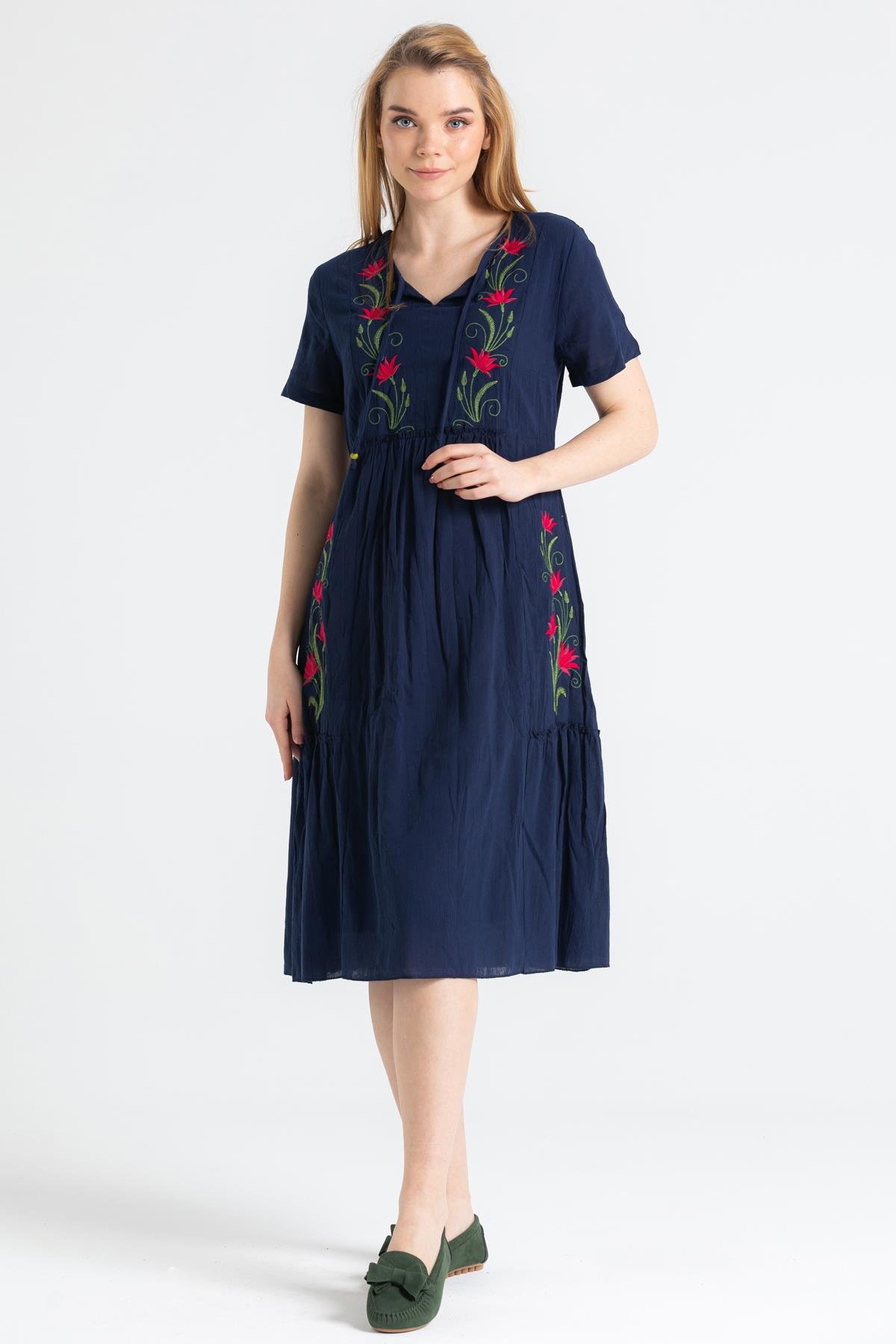 Kısa Kol Şile Bezi Lalezar Nakışlı Midi Boy Elbise Lacivert Lcvt