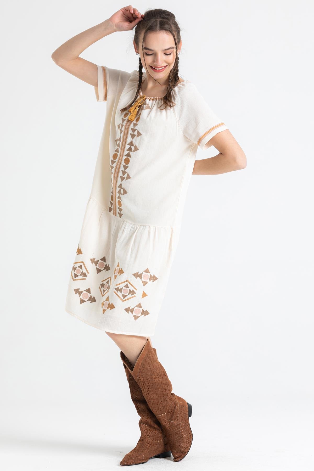 Kısa Kol Şile Bezi Yasmin Nakışlı Kısa Elbise Krem Krm