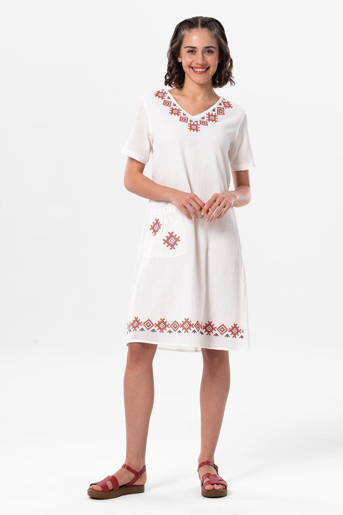 Kolsuz Şile Bezi Kruvaze Yaka Nakışlı Tülin Midi Boy Yazlık Otantik Elbise Krem Krm