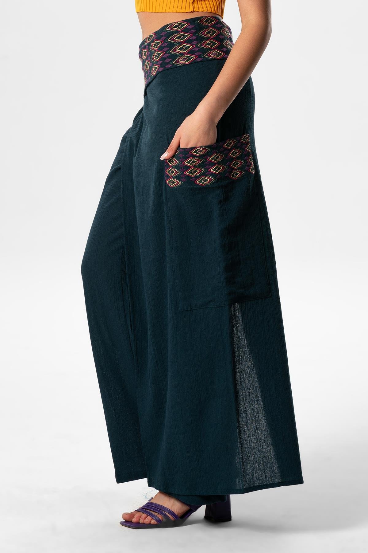 Kumru Şile Bezi Nakışlı Bağlama Detaylı Yazlık Otantik Pantolon Petrol Ptrl