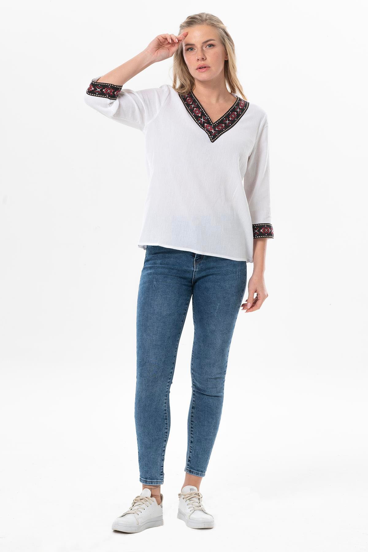 Truvakar Kol V Yaka Nakışlı Talya Şile Bezi Bluz Beyaz Byz