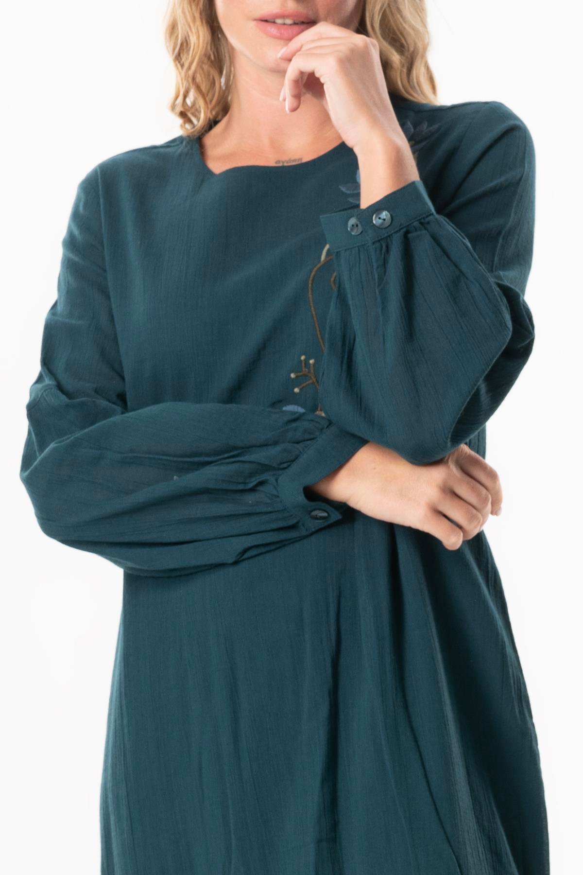 Uzun Kol Şile Bezi Gülşah Bisiklet Yaka Nakışlı Uzun Yazlık Elbise Petrol Ptrl