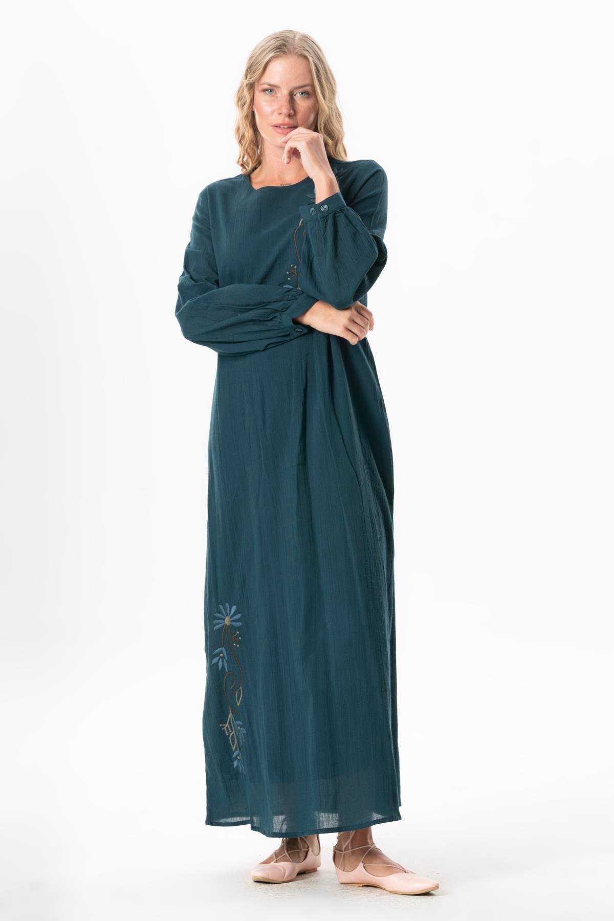 Uzun Kol Şile Bezi Gülşah Bisiklet Yaka Nakışlı Uzun Yazlık Elbise Petrol Ptrl