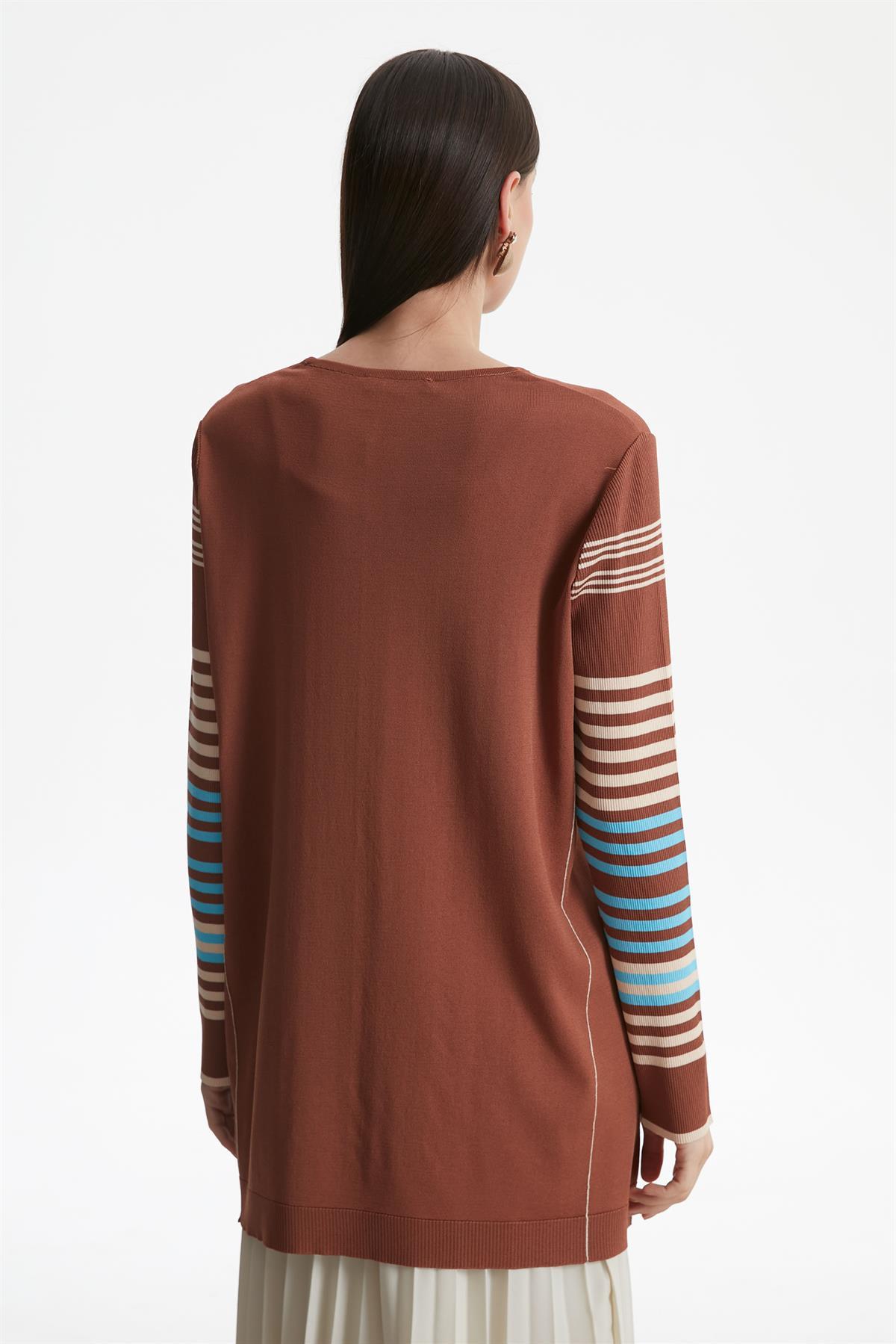 KOLLARI ÇİZGİLİ BASİC RAYON TRİKO TUNİK KAHVE