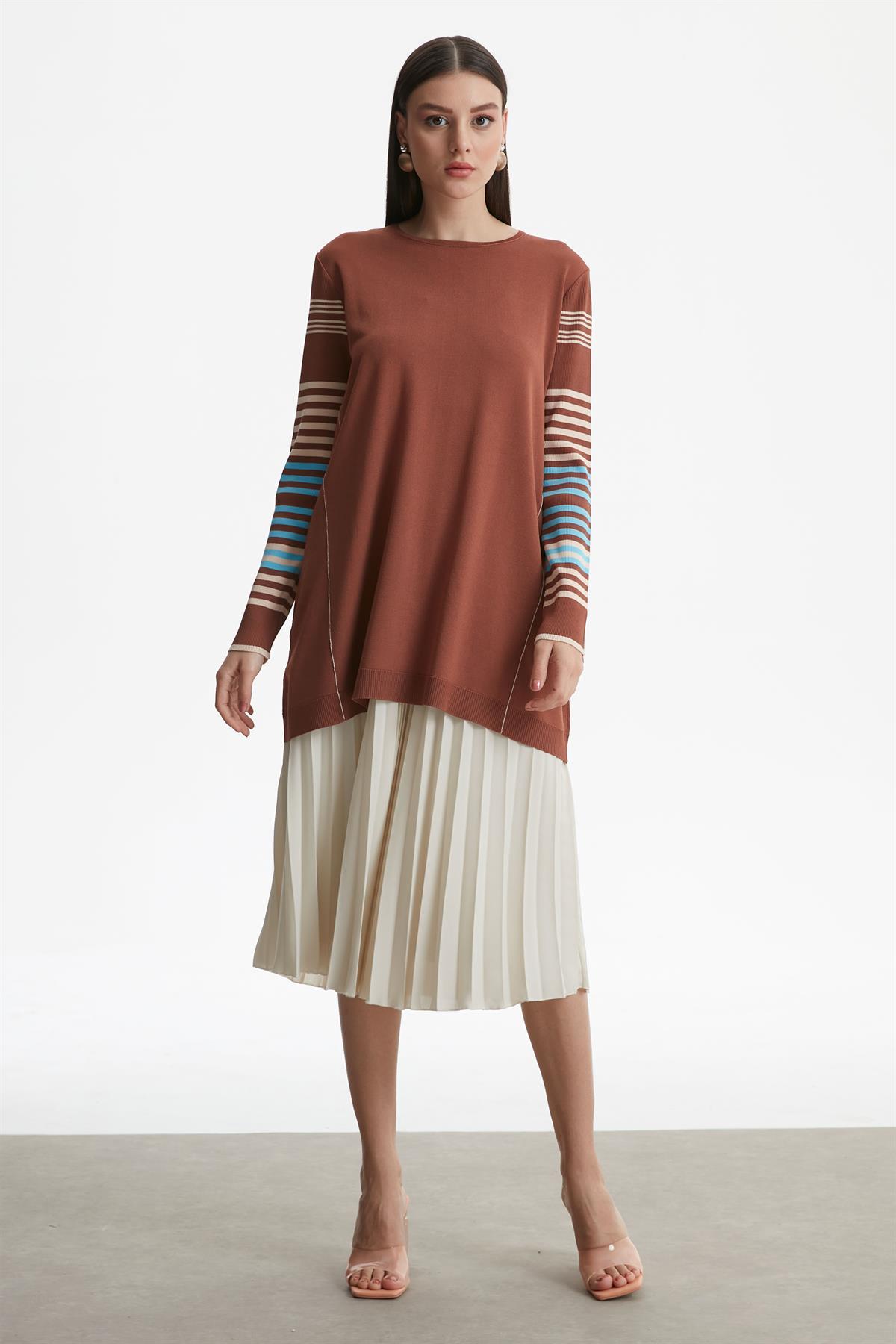 KOLLARI ÇİZGİLİ BASİC RAYON TRİKO TUNİK KAHVE