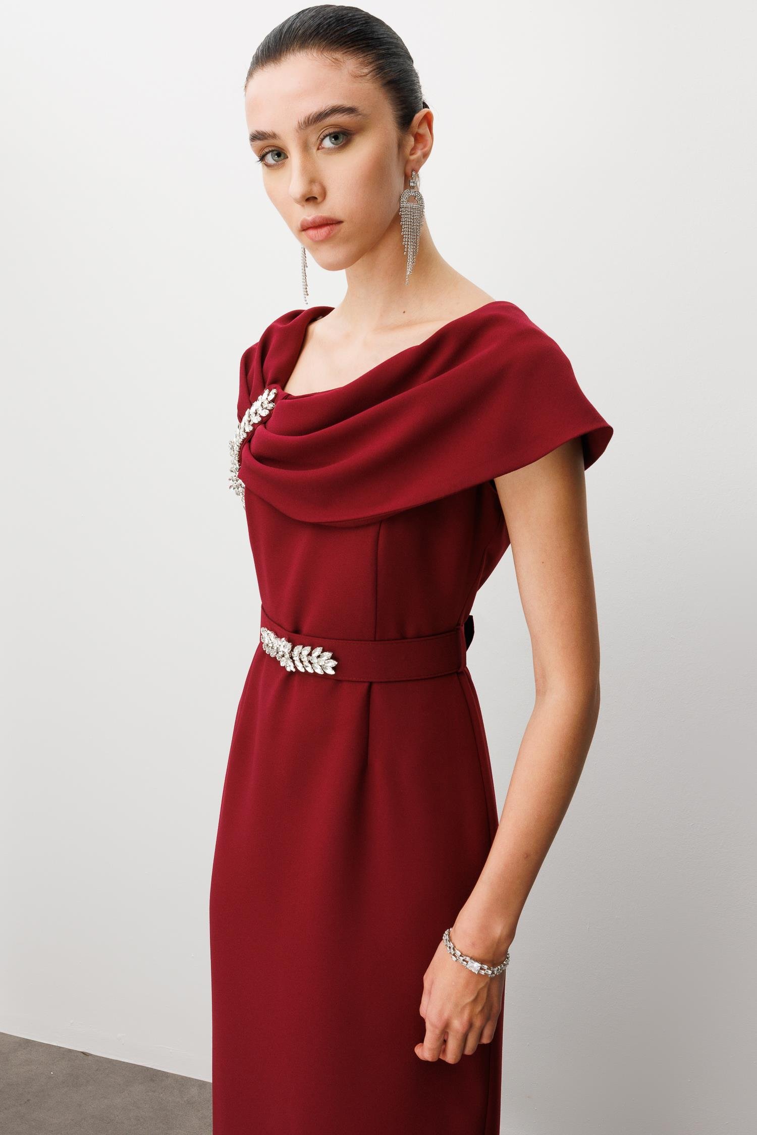 Modailgi  Aksesuar Detaylı Elbise Bordo