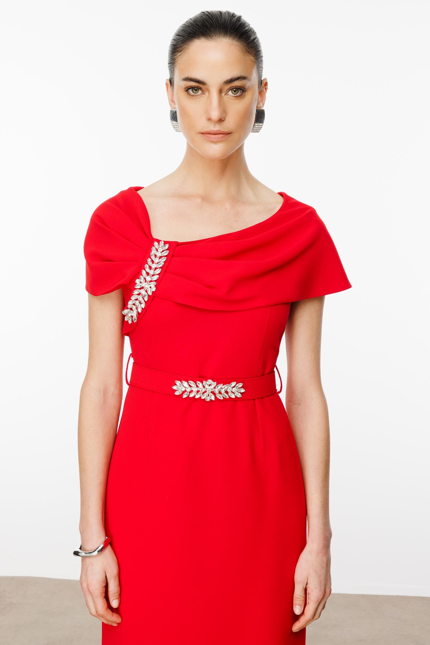 Modailgi  Aksesuar Detaylı Elbise Kırmızı