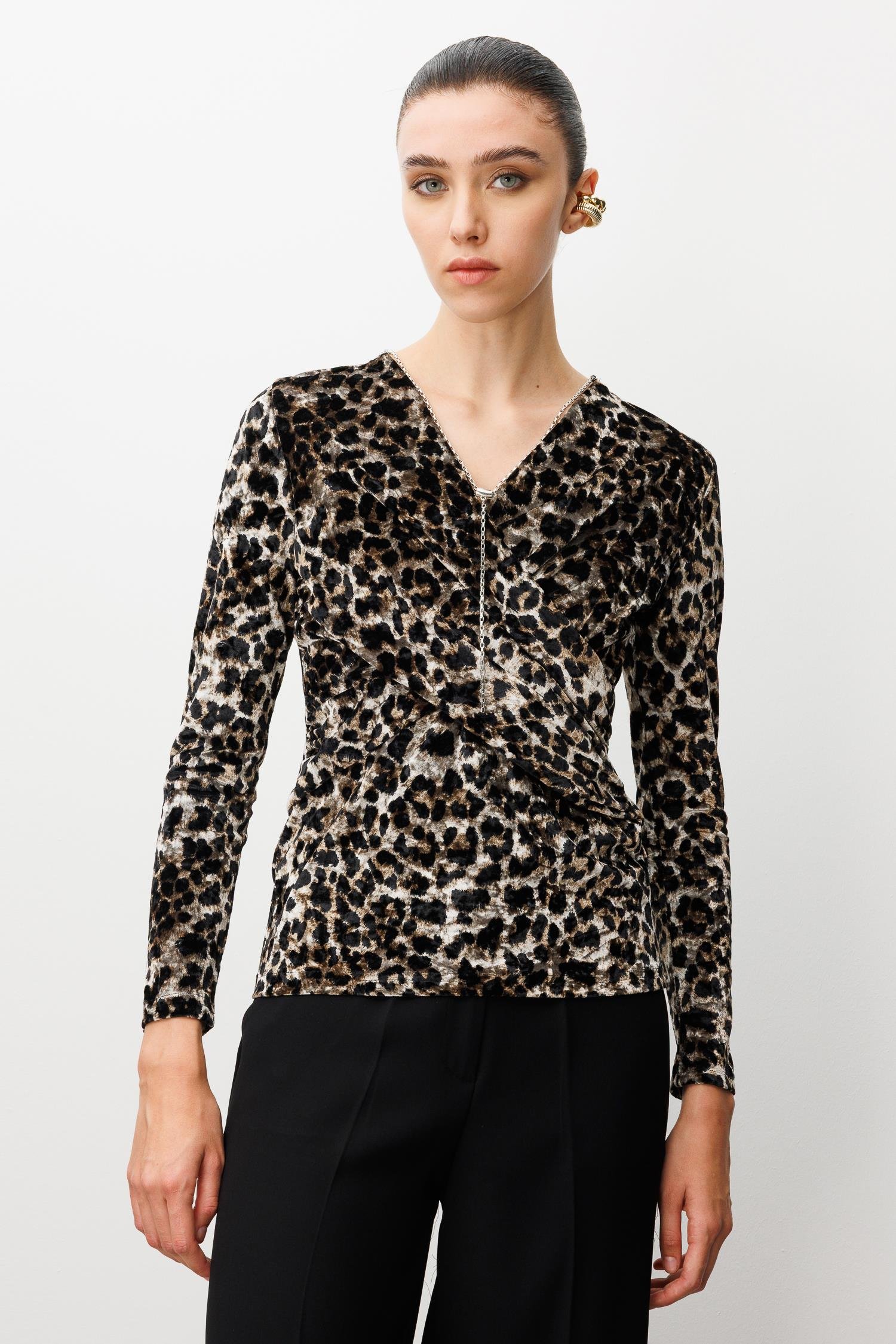 Modailgi  Anvelop Detaylı Leopar Kadife Bluz Leopar