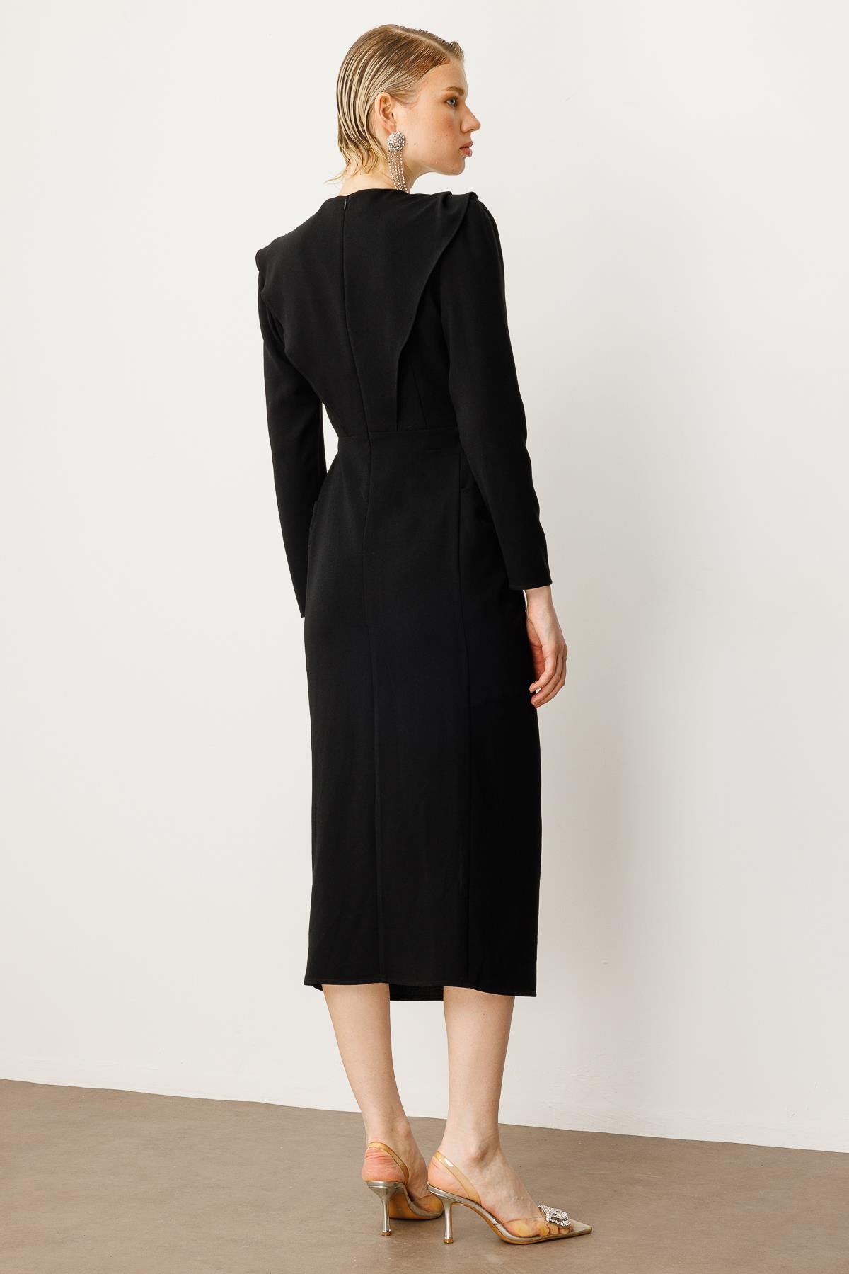 Modailgi  Belden Pencereli Halka Tokalı Elbise Siyah