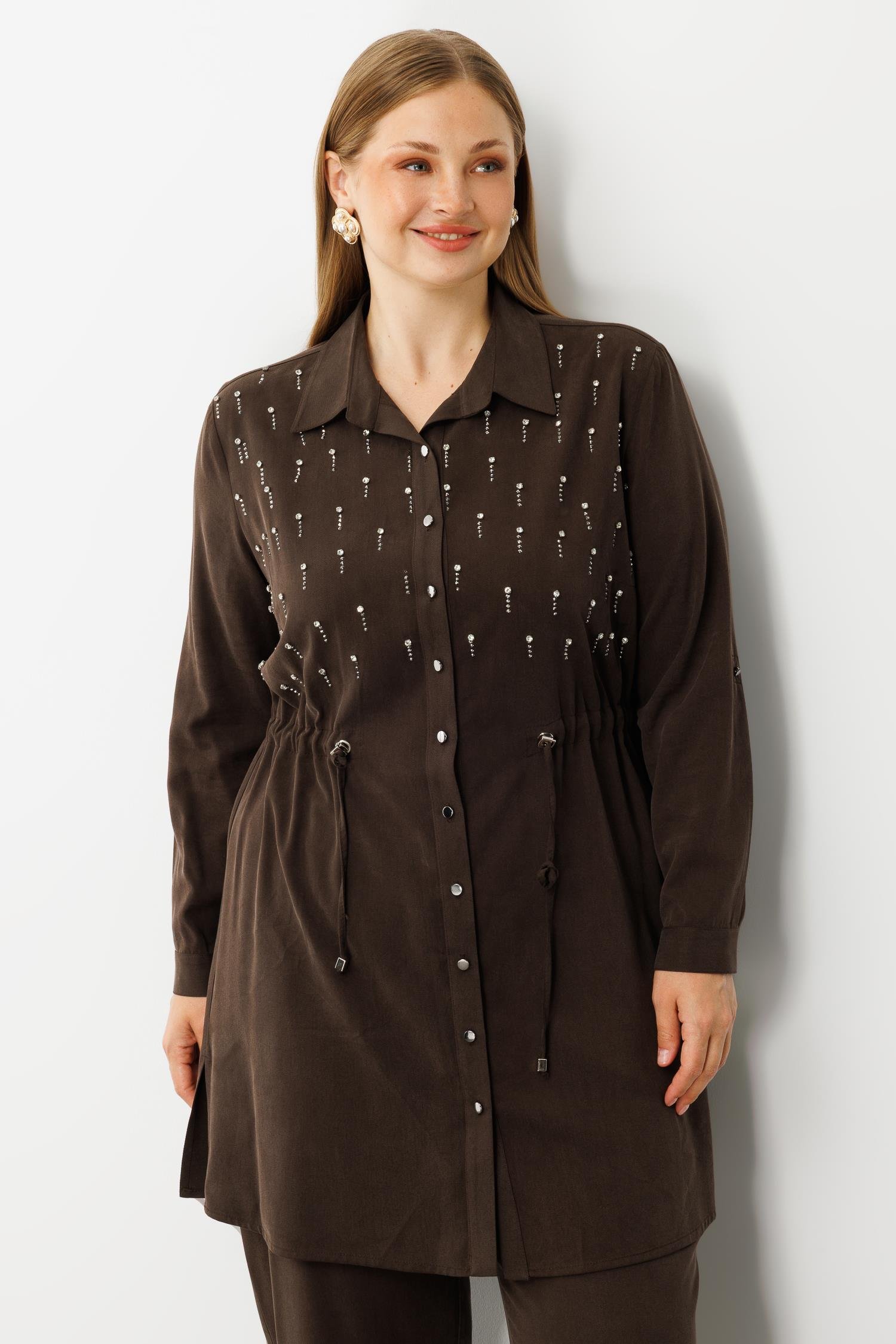 Modailgi  Beli Büzgülü Ön Bedeni İncili Taşlı Tunik Kahve