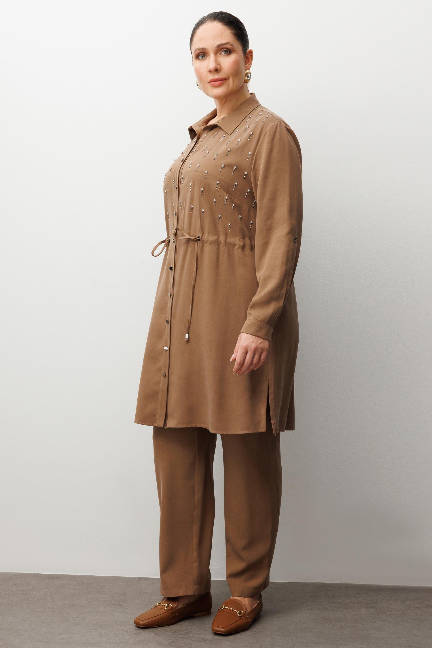 Modailgi  Beli Büzgülü Ön Bedeni İncili Taşlı Tunik Vizon