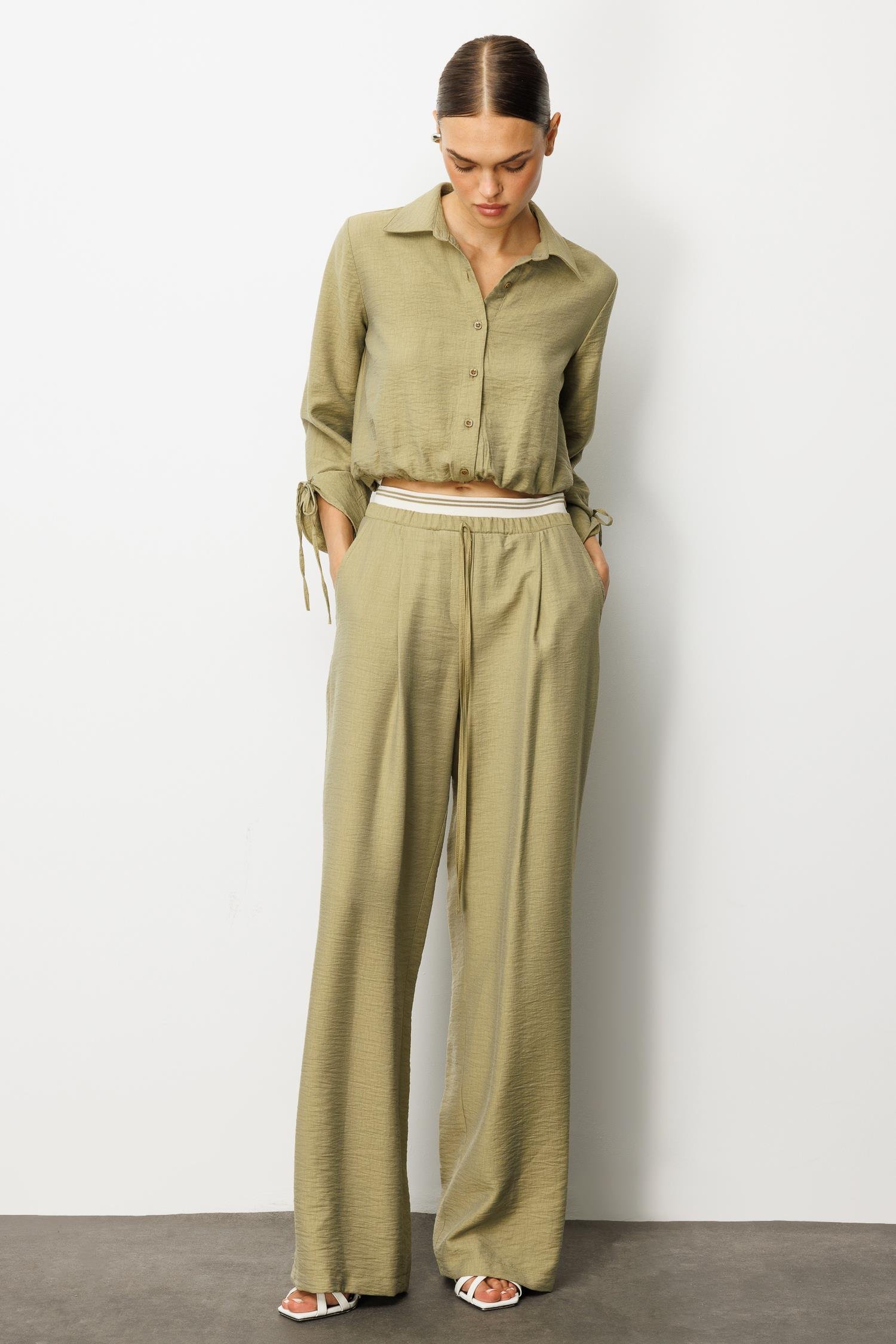 Modailgi  Beli Lastik ve Ribana Detaylı Bol Paça Pileli Yandan Cepli Yüksek Bel Pantolon - 10037 Yağ Yeşili