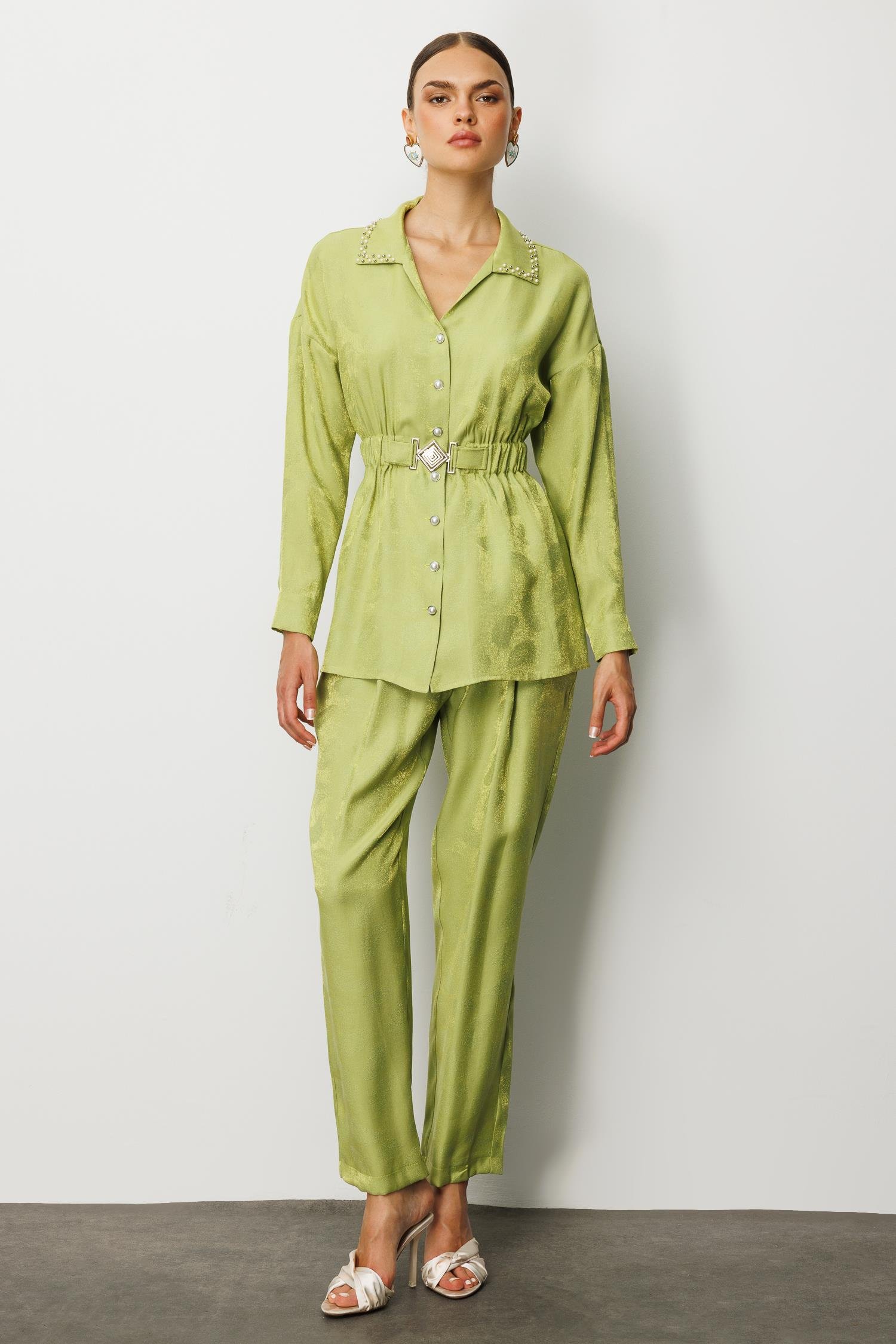 Modailgi  Beli Lastikli ve Toka Detaylı Yakası İnci İşlemeli Tunik Yeşil