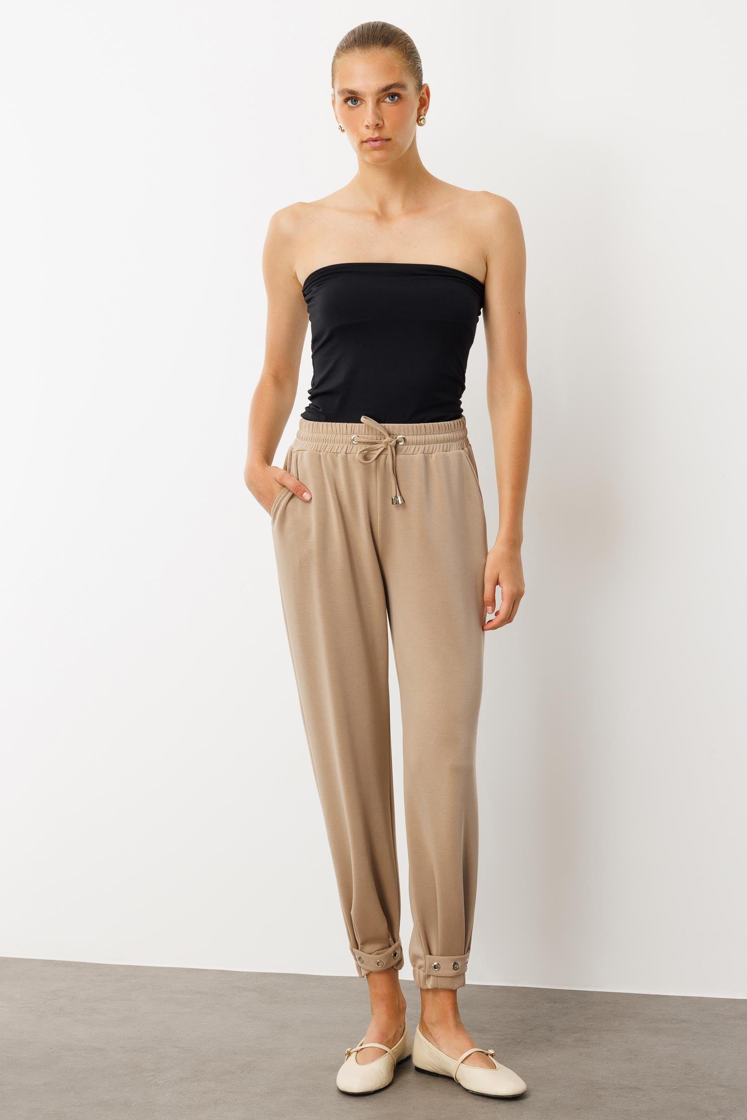 Modailgi  Beli Lastikli Yandan Cepli Paçası Kuşgözü Bant Detaylı Ve Pileli Örme Pantolon - 15051 Vizon