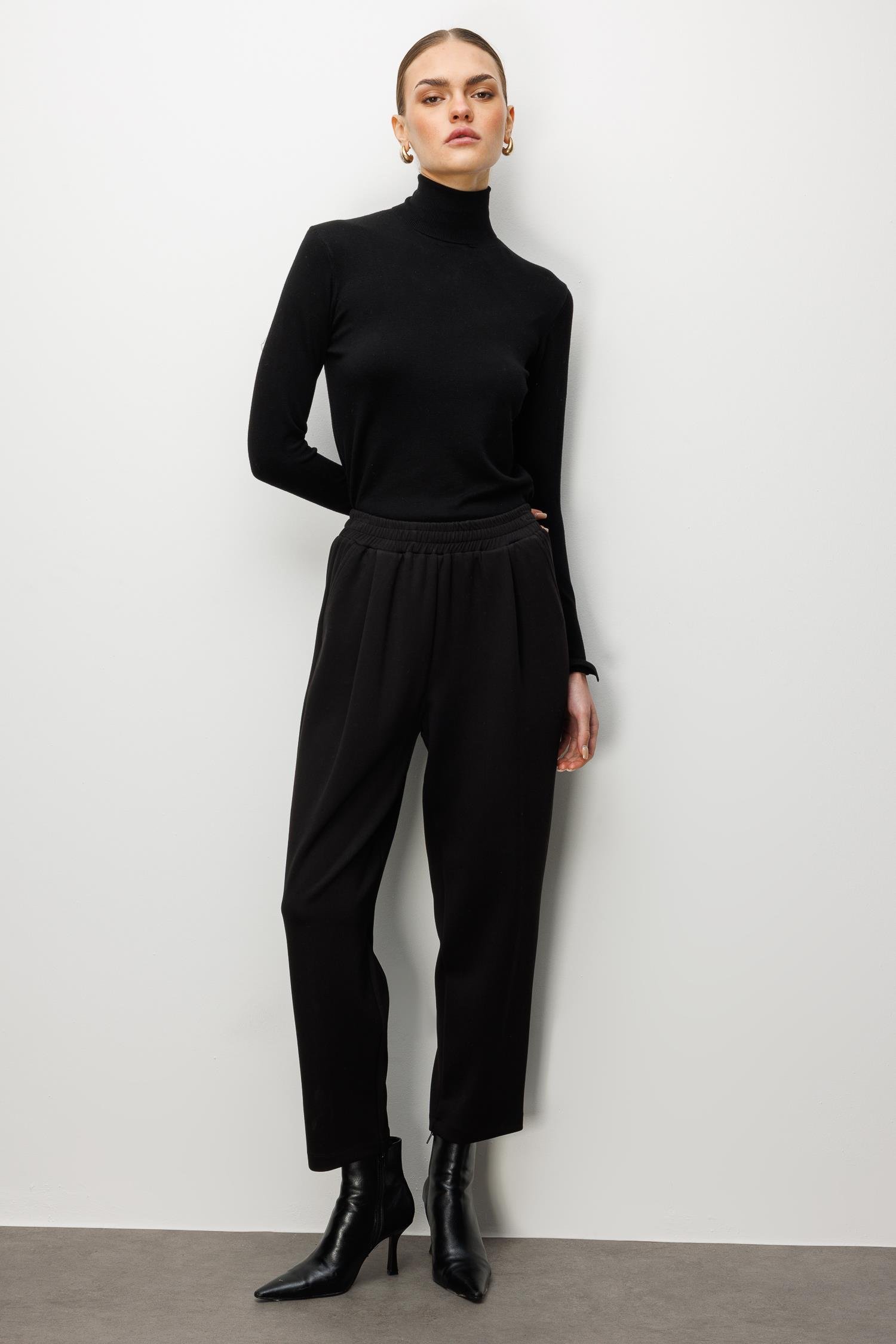 Modailgi  Beli Lastikli Yandan Cepli Pile Detaylı Örme Pantolon - 15051 Siyah