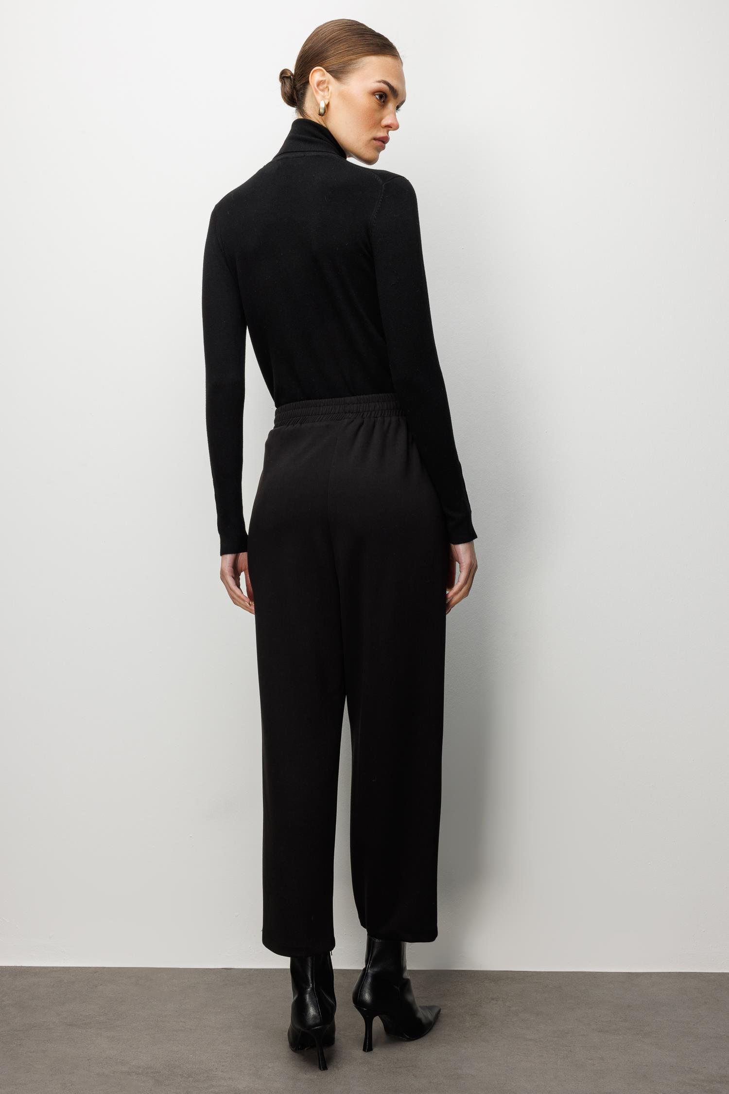 Modailgi  Beli Lastikli Yandan Cepli Pile Detaylı Örme Pantolon - 15051 Siyah