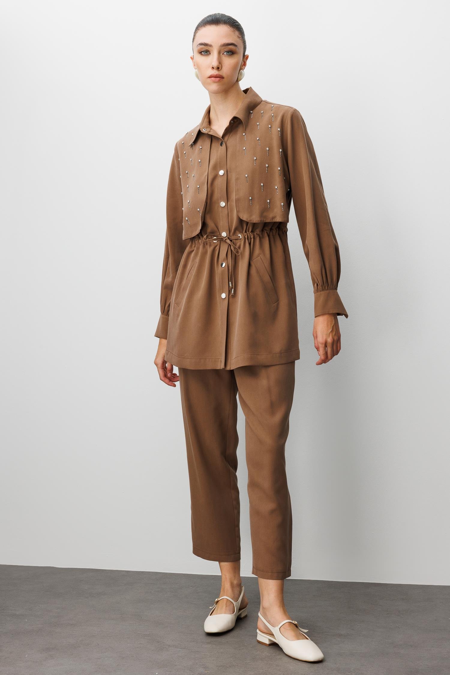 Modailgi  Beli Tünel Bağlama Rüzgarlık Detaylı ve Taşlı Tunik - 40040 Vizon